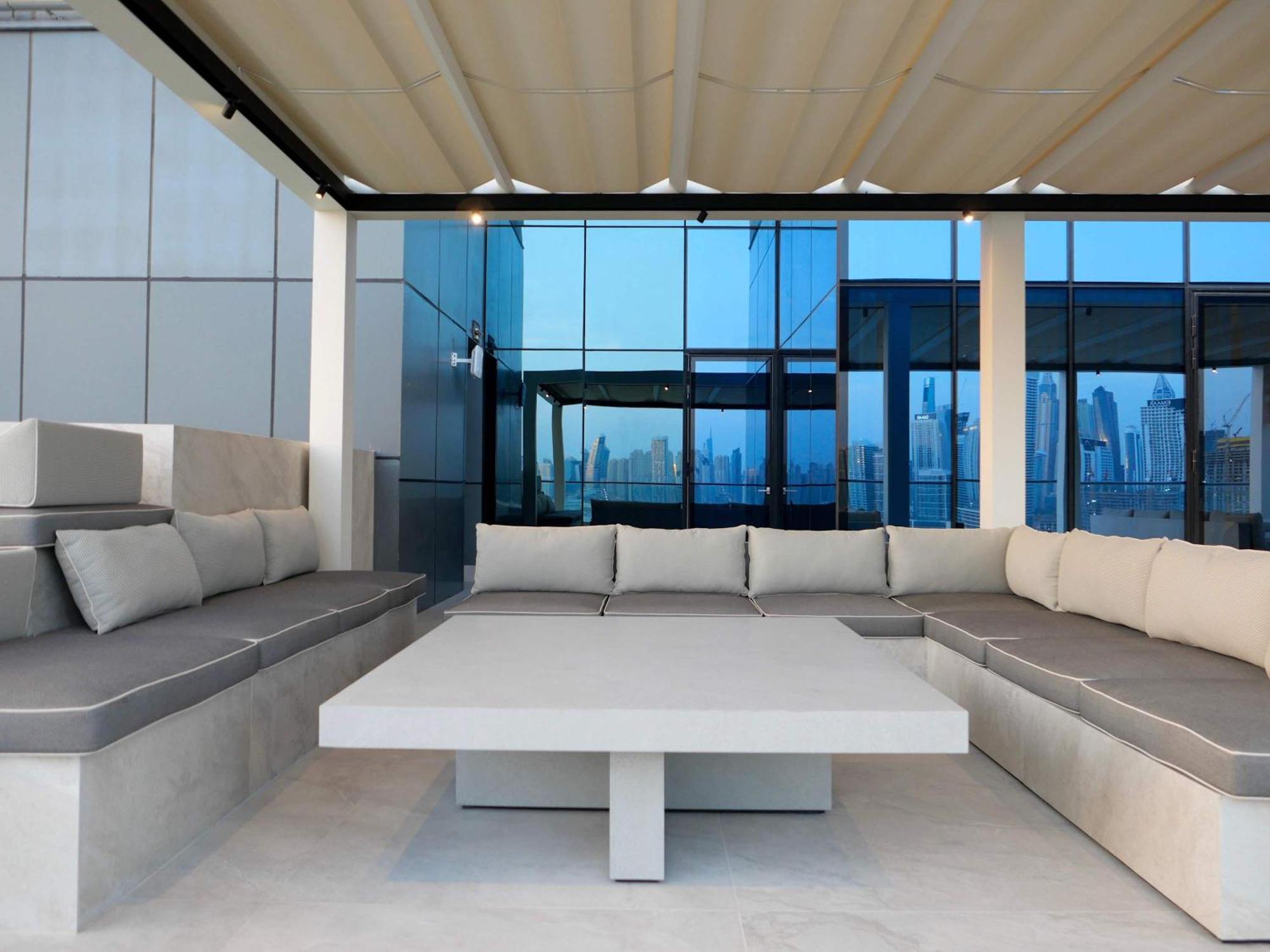 Apartment High End 4br Penthouse With Private Pool And Skyline Views