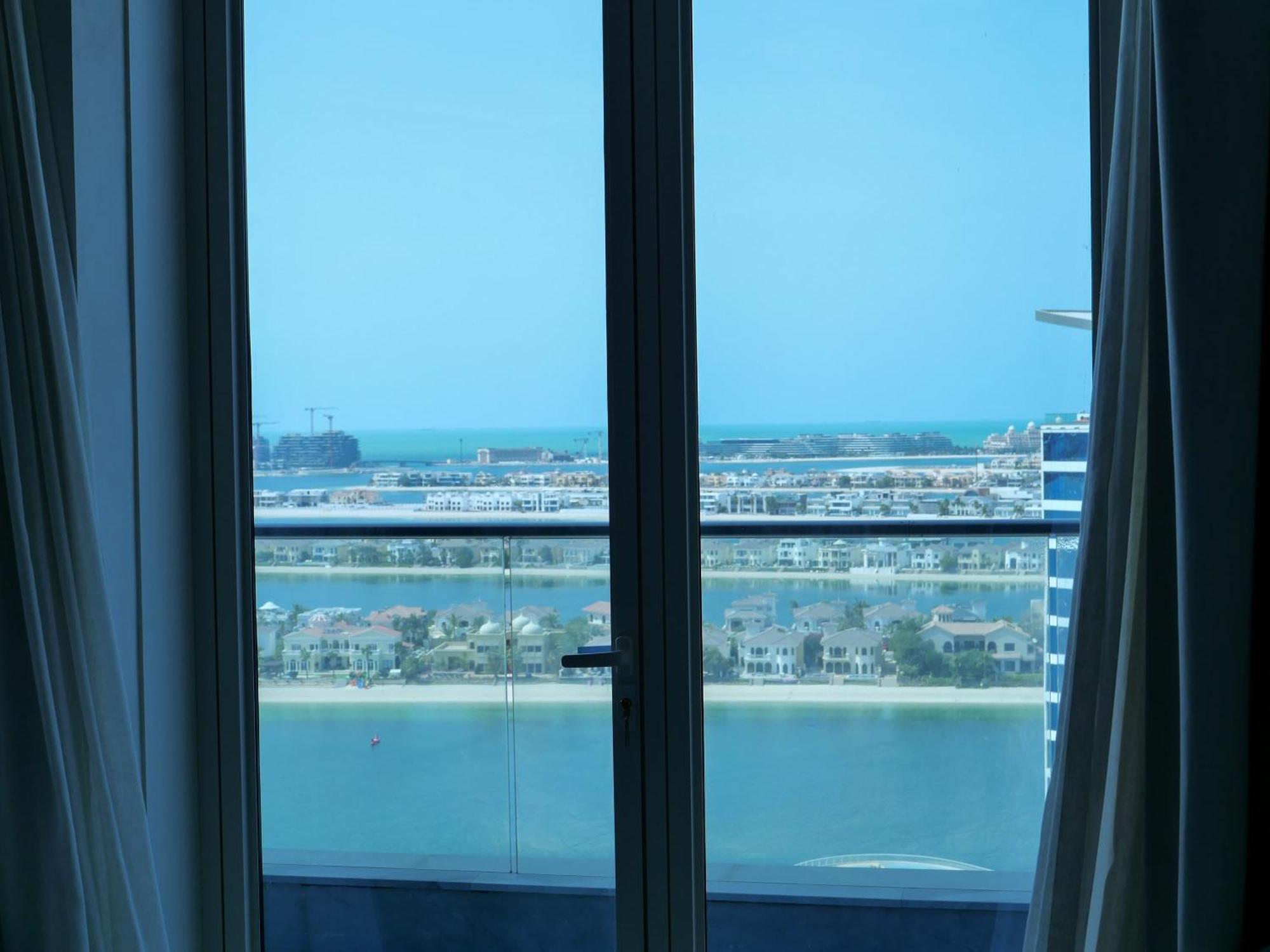 High End 4br Penthouse With Private Pool And Skyline Views