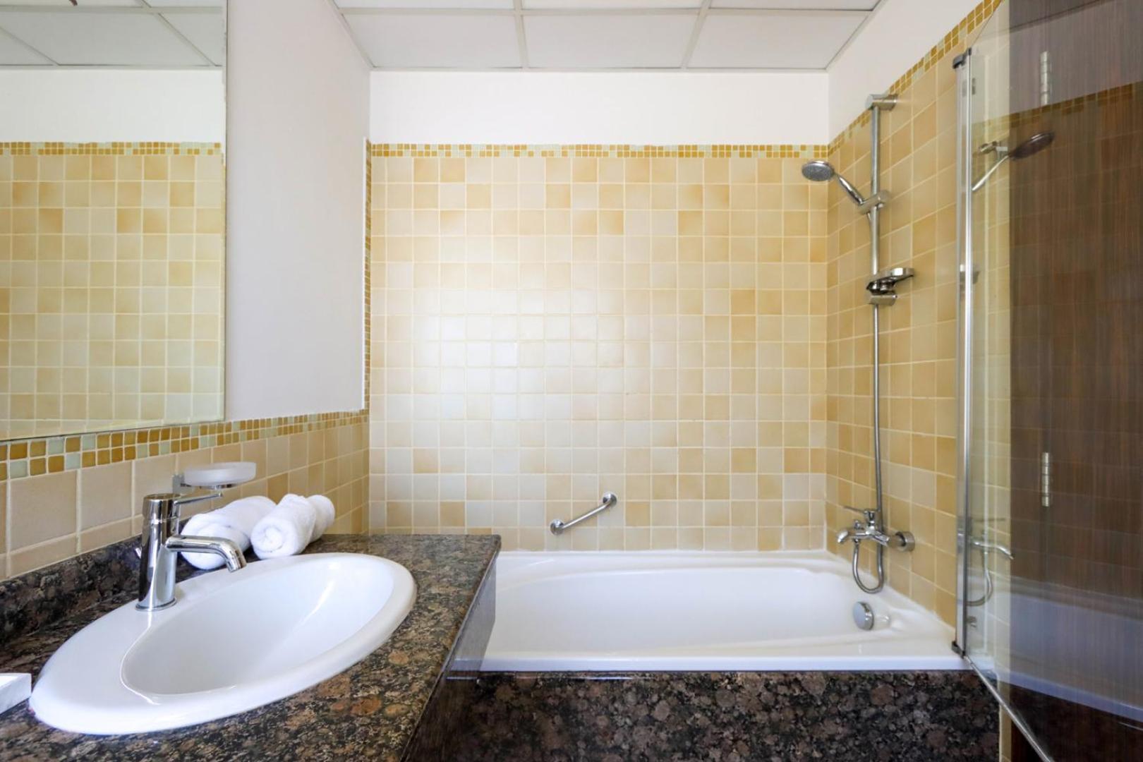 Livbnb - Stunning 2bhk In Shams Walk To Apartment *