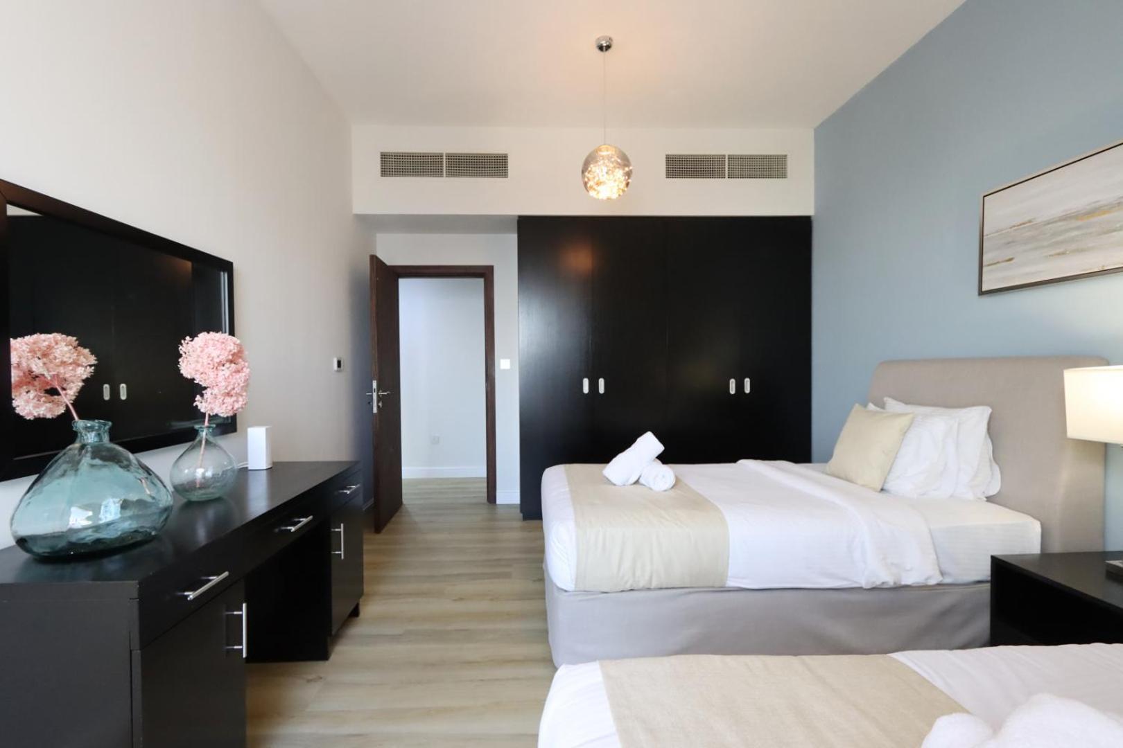 Livbnb - Stunning 2bhk In Shams Walk To Apartment Dubai