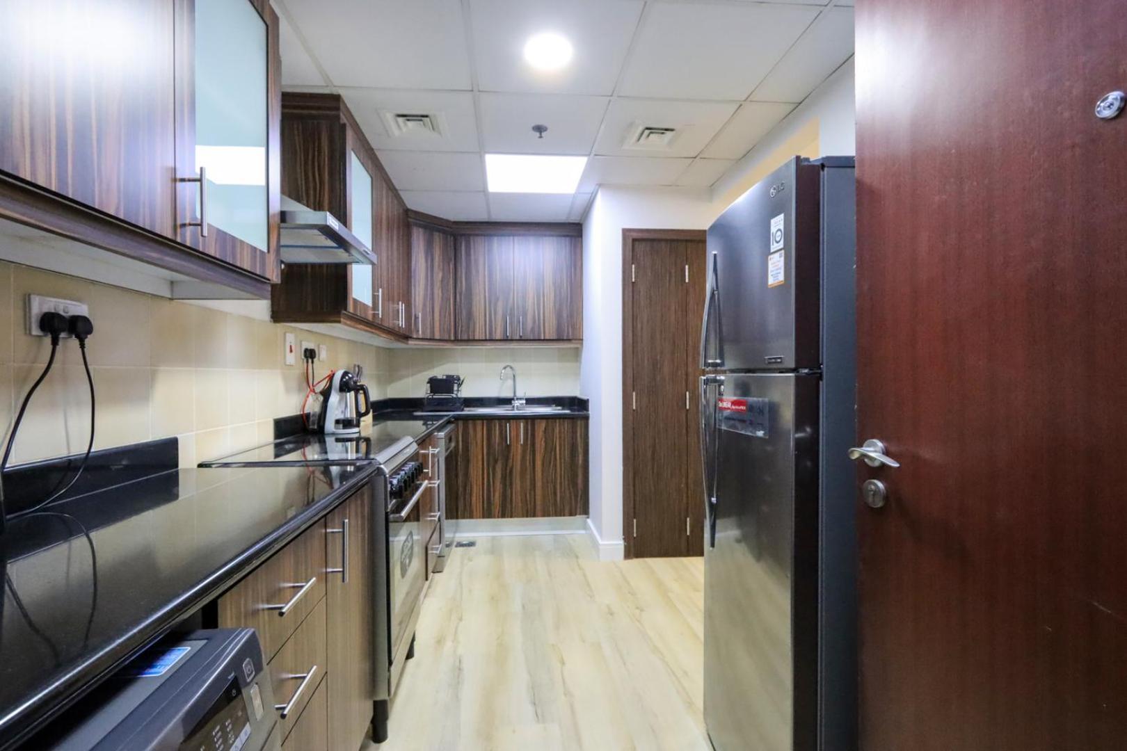 Livbnb - Spacious 2bhk In Shams Walk To * Dubai