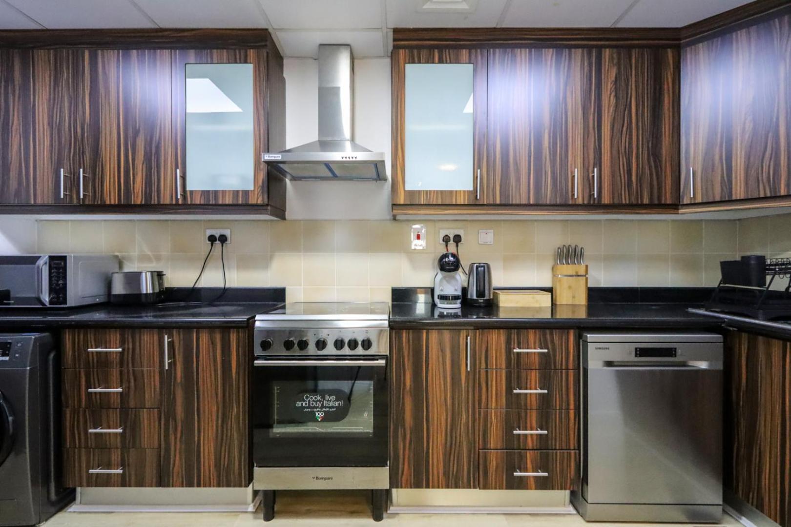 Livbnb - Spacious 2bhk In Shams Walk To Apartment Dubai