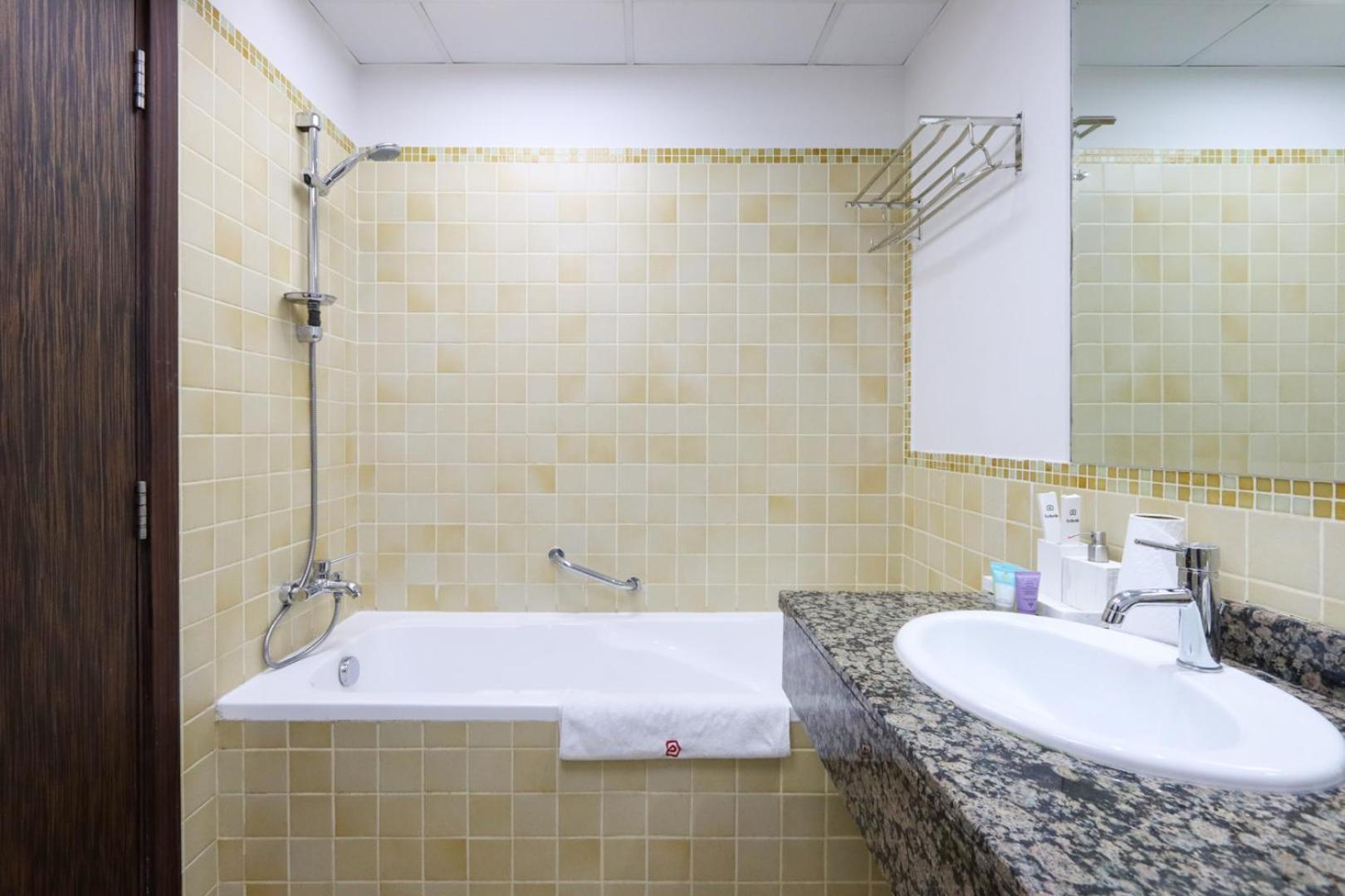 Livbnb - Spacious 2bhk In Shams Walk To Apartment