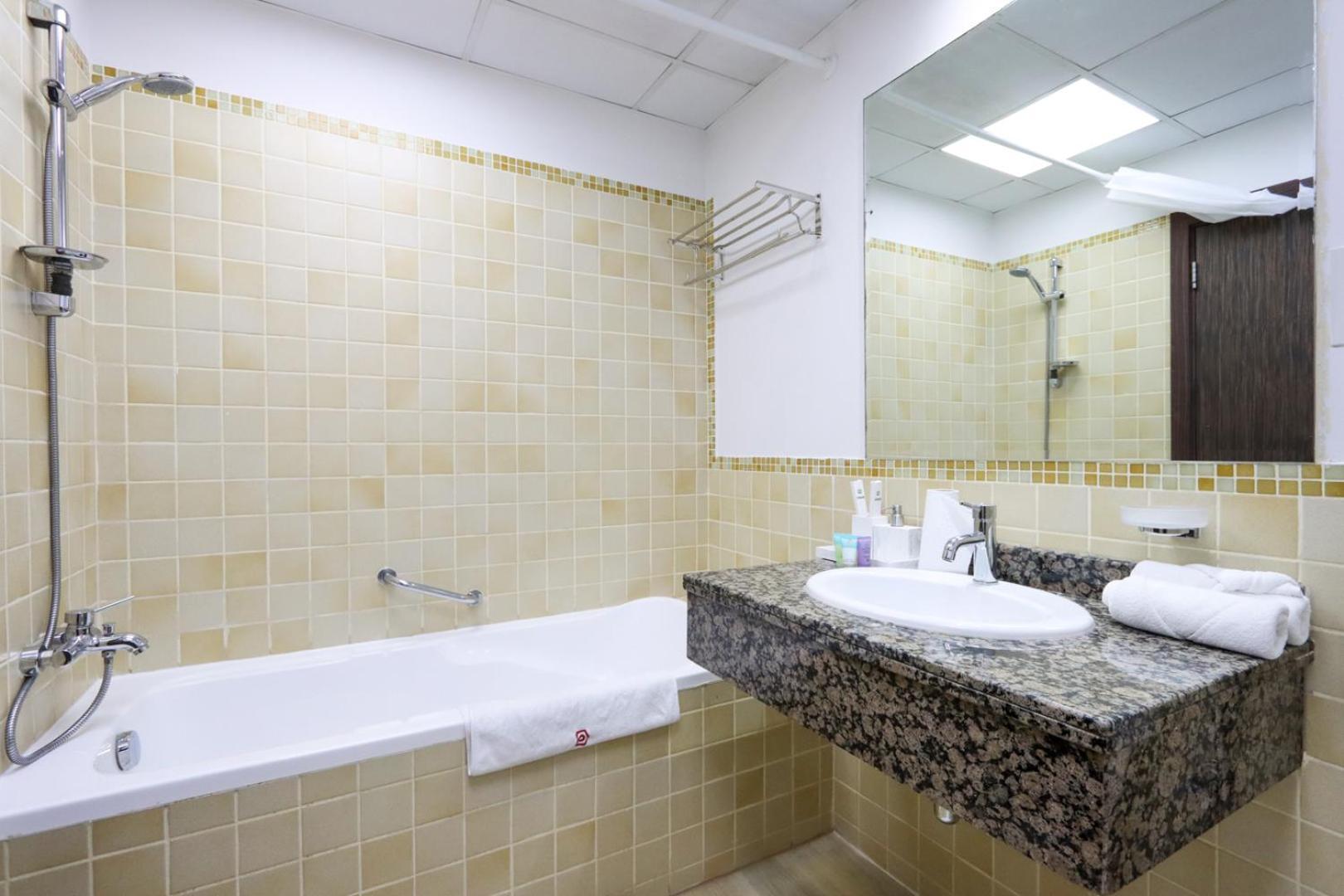 Livbnb - Spacious 2bhk In Shams Walk To Apartment *