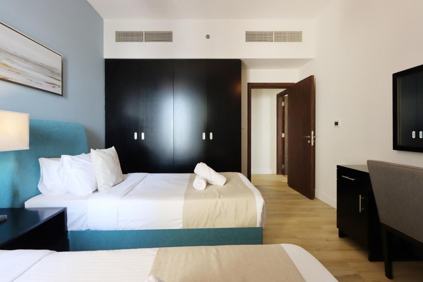 Livbnb - Spacious 2bhk In Shams Walk To Apartment *