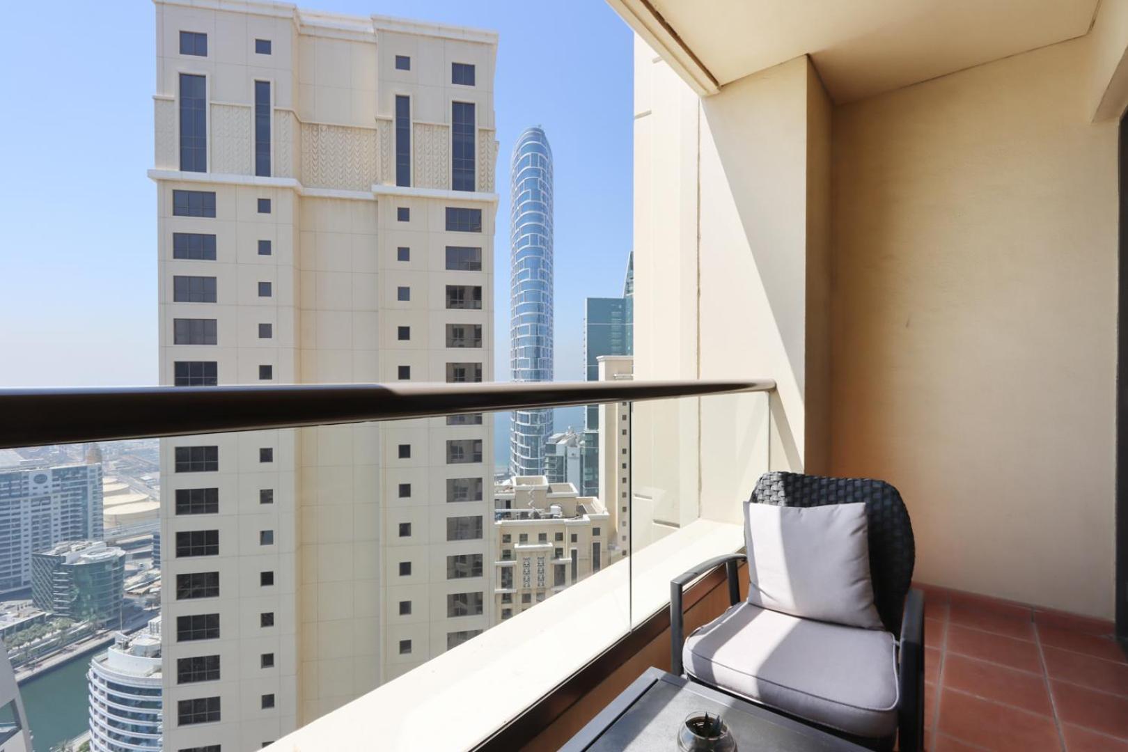 Livbnb - Spacious 2bhk In Shams Walk To * Dubai