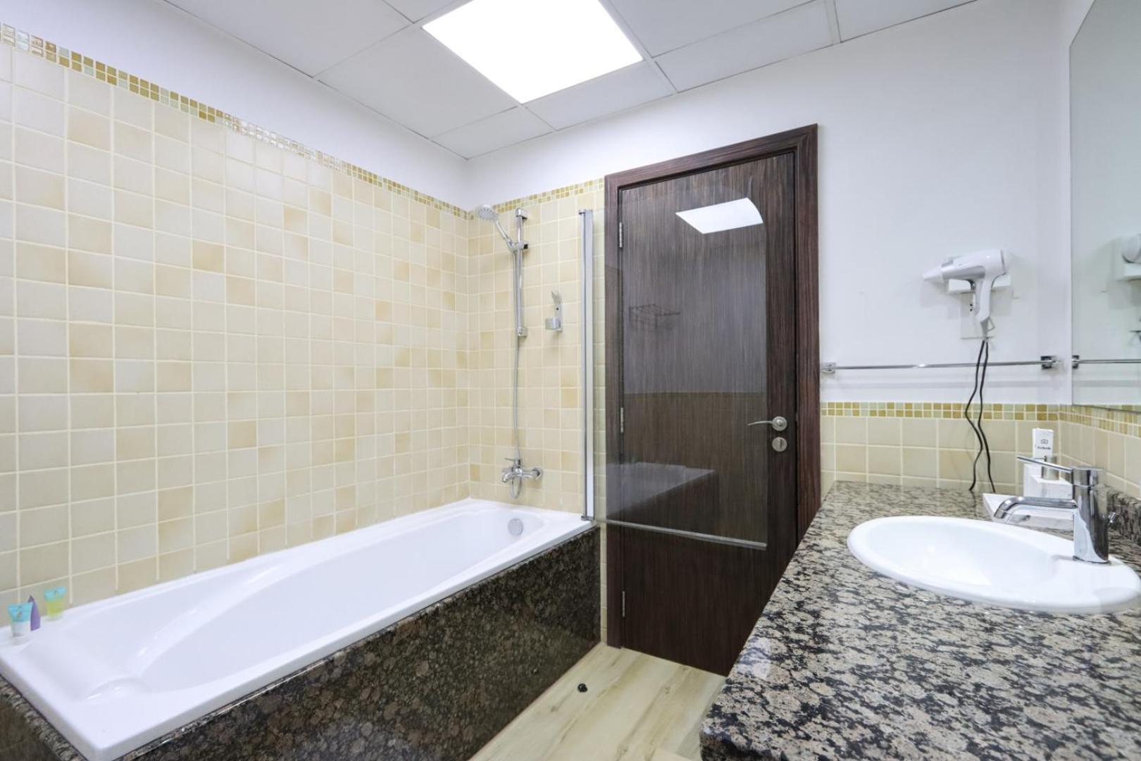 Livbnb - Spacious 2bhk In Shams Walk To Apartment
