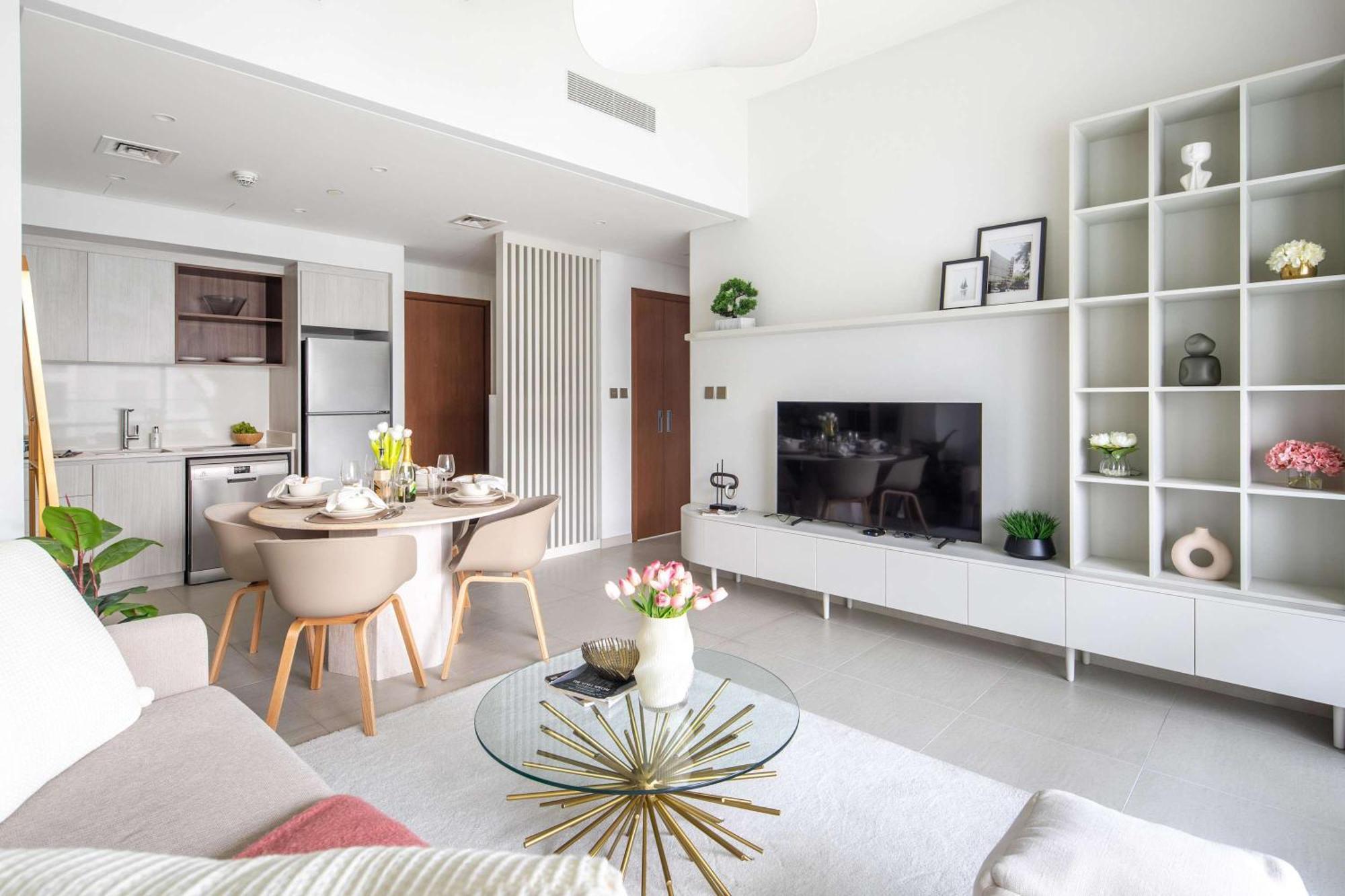 Frank Porter - Vida Creek Apartment Dubai