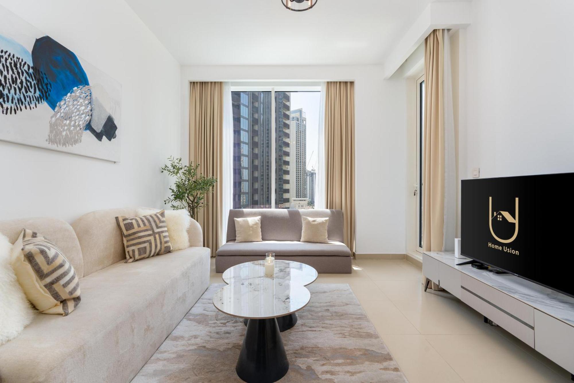 Luxury Pool View Apartment Dubai