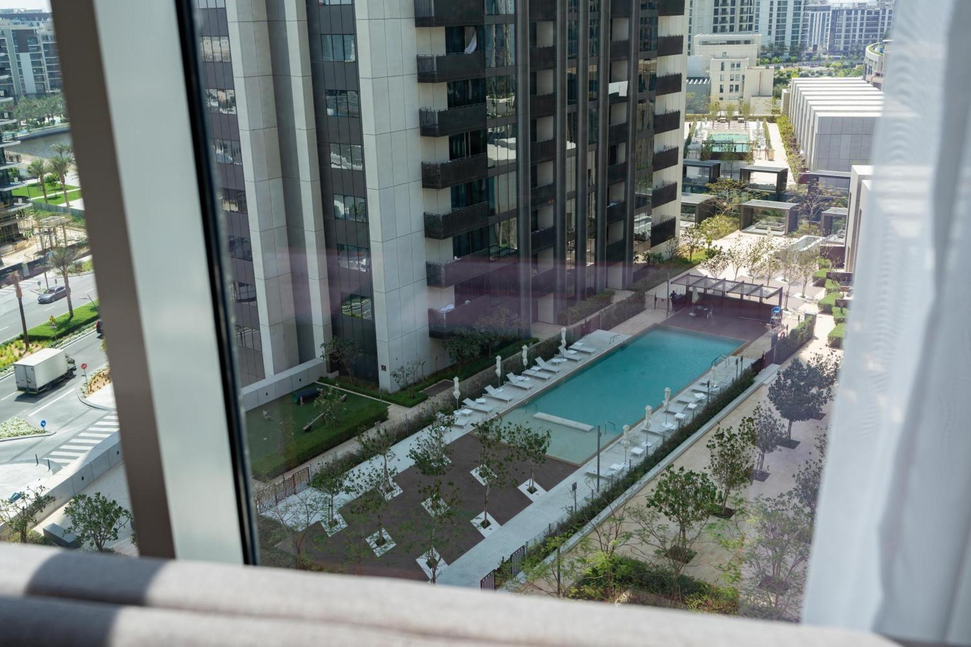 Luxury Pool View Dubai