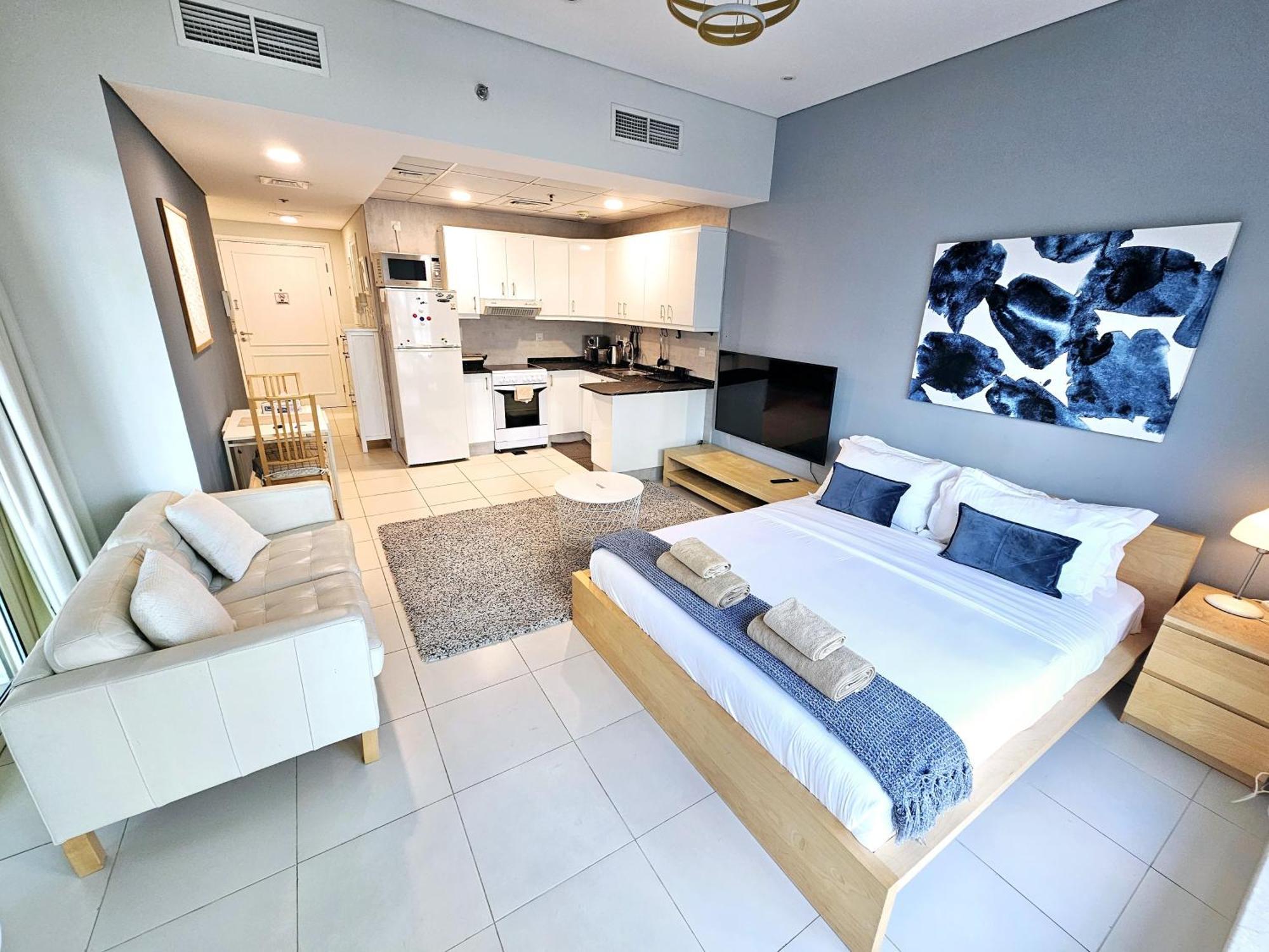 Sunrise Homes - Pool Side With Huge Balcony Apartment *