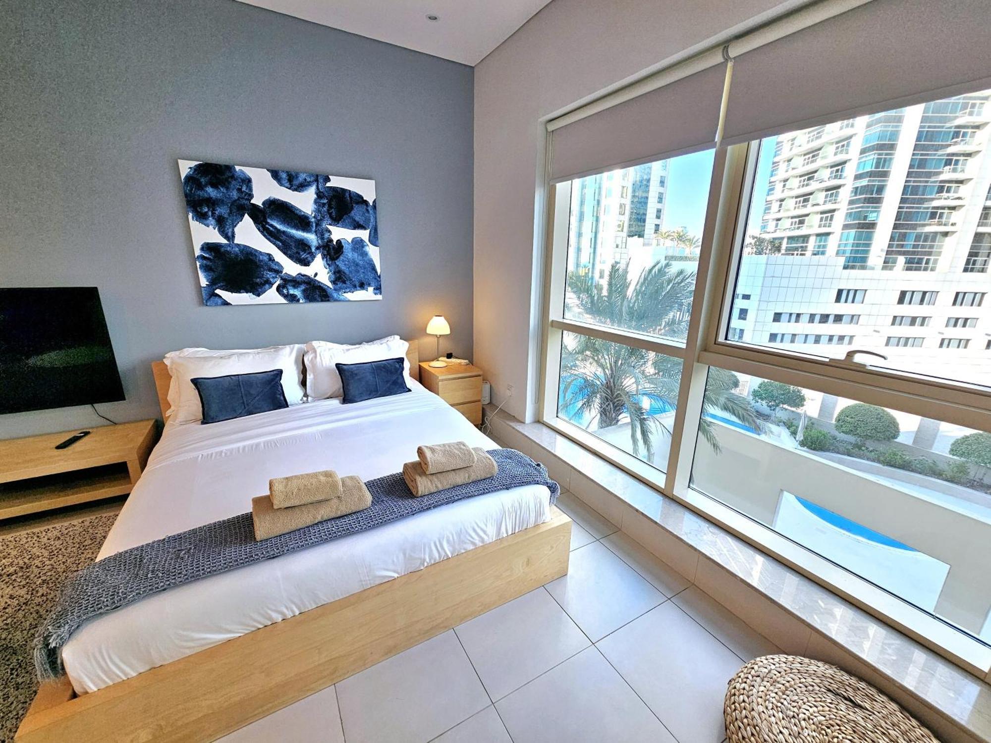 Sunrise Homes - Pool Side With Huge Balcony * Dubai