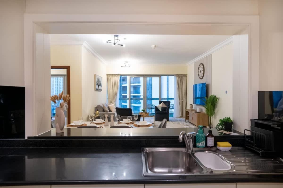 Incredible Downtown Location Apartment Dubai