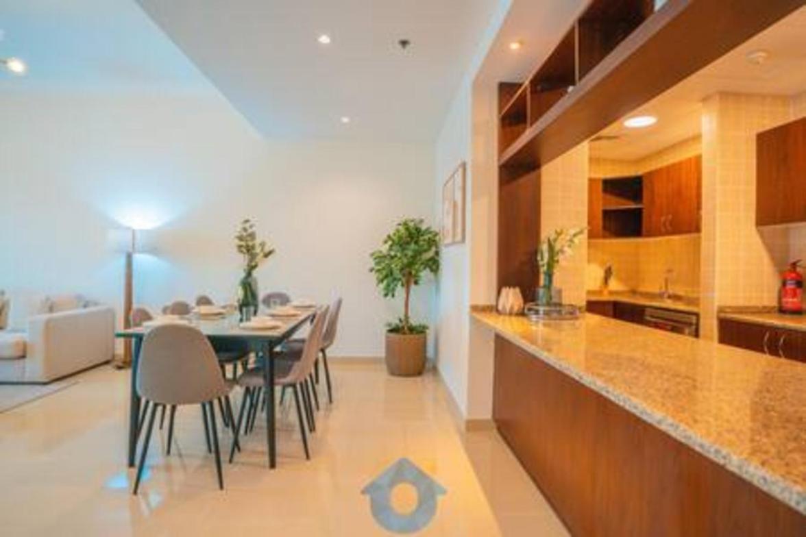 252sa Modern Beachfront 3-bhk In Palm Jumeirah *