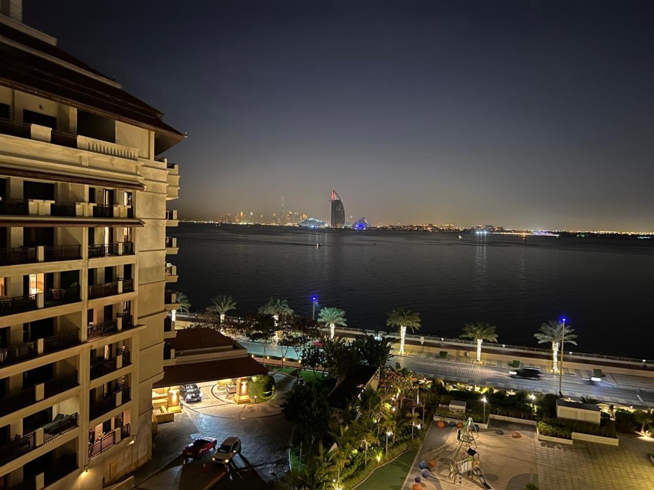 Cozy With Access In Palm Jumeirah Apartment Dubai