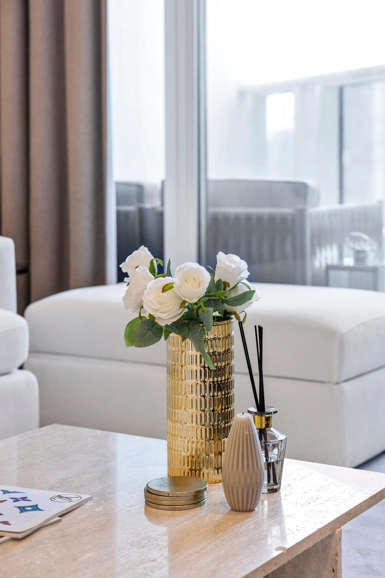 Apartment Your Stylish Getaway Near The Iconic Burj Khalifa Dubai