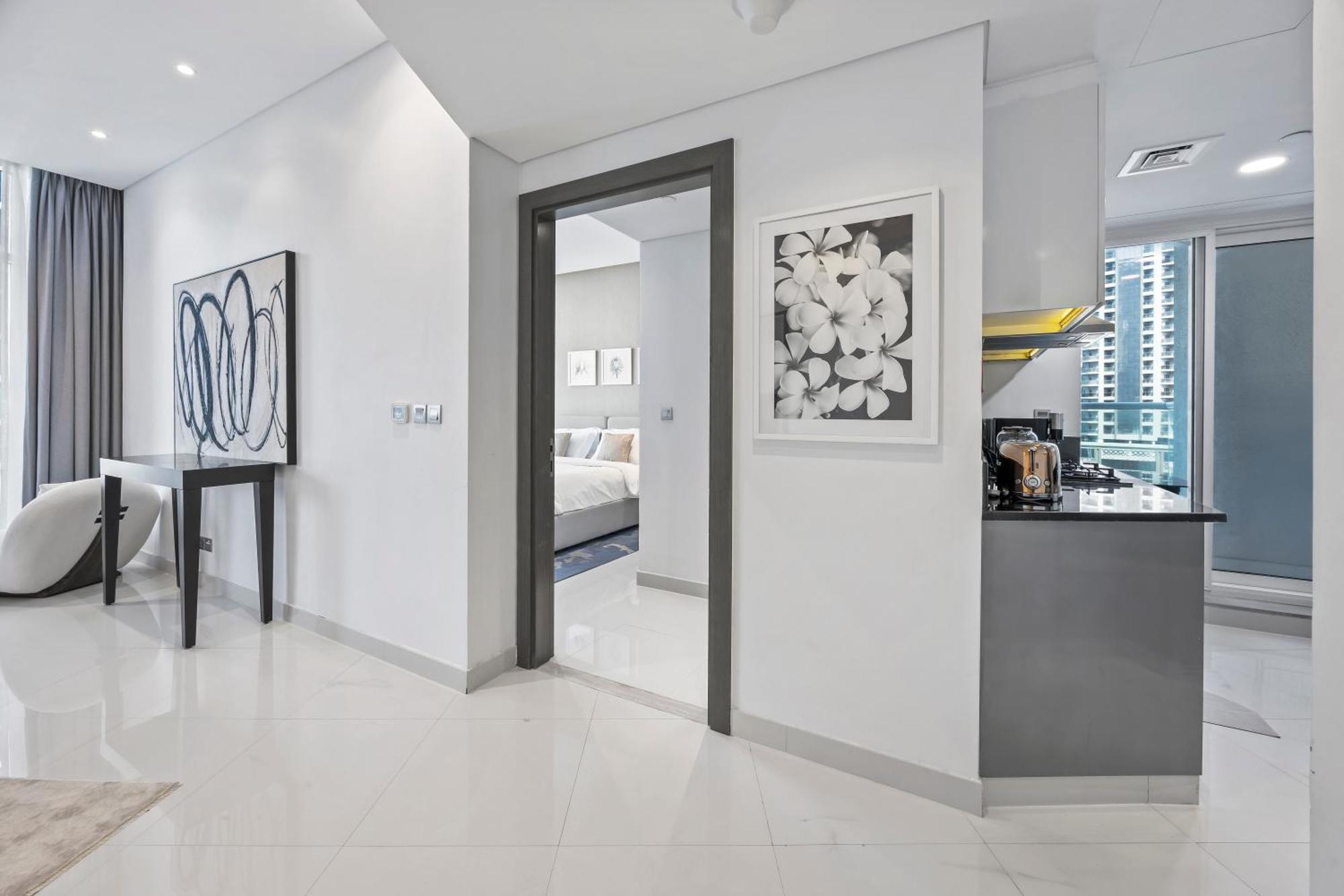 Your Stylish Getaway Near The Iconic Burj Khalifa Apartment