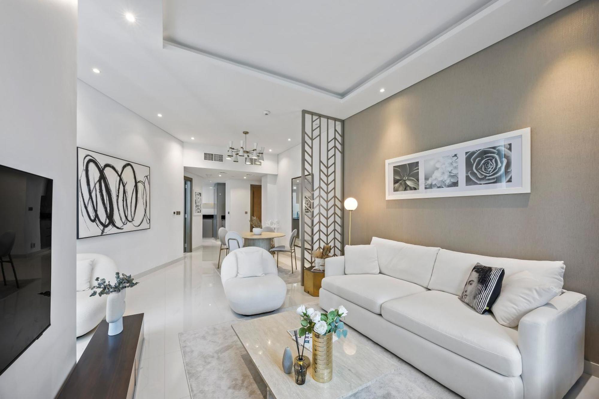 Your Stylish Getaway Near The Iconic Burj Khalifa Apartment *