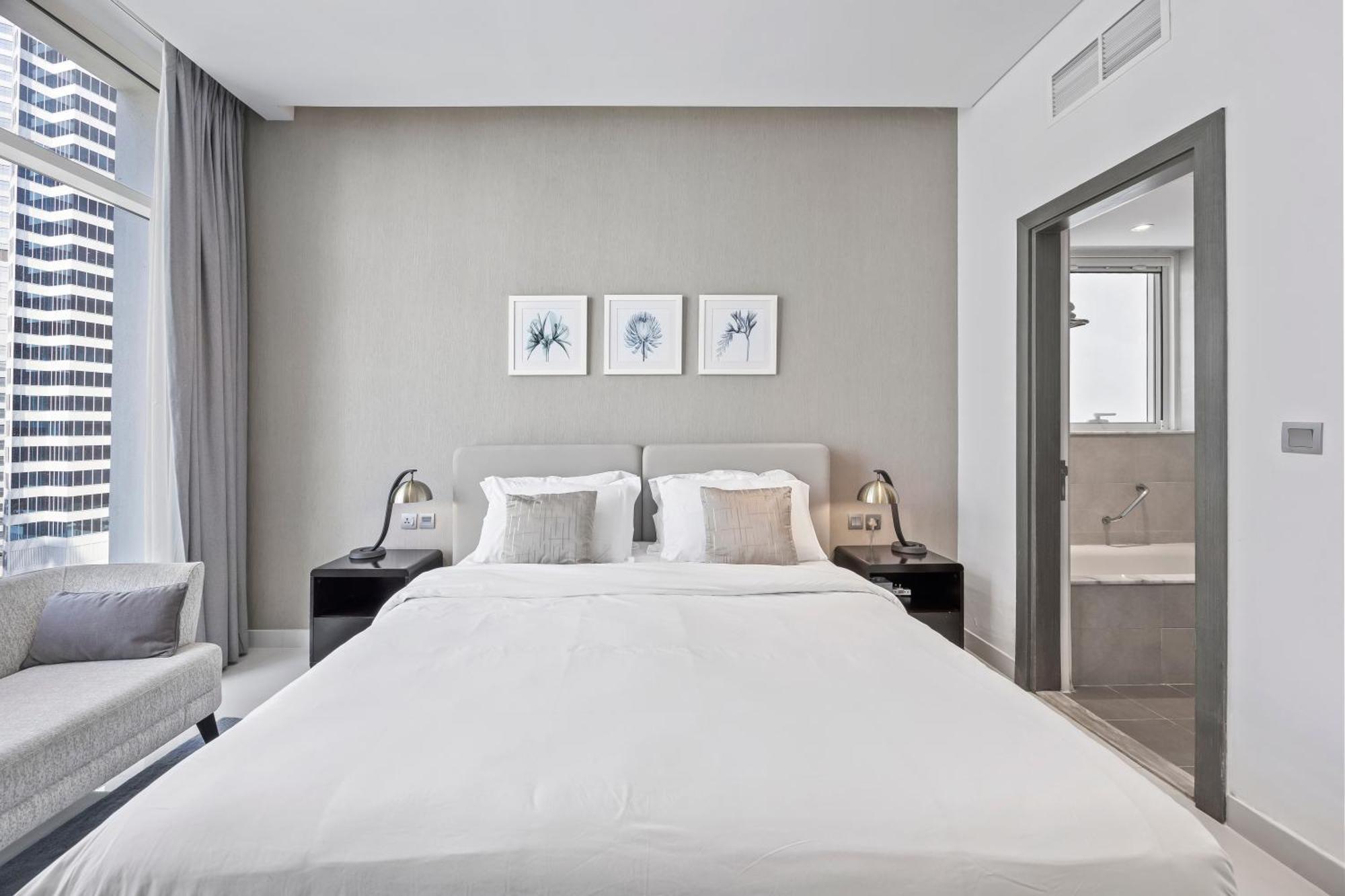 Your Stylish Getaway Near The Iconic Burj Khalifa Apartment