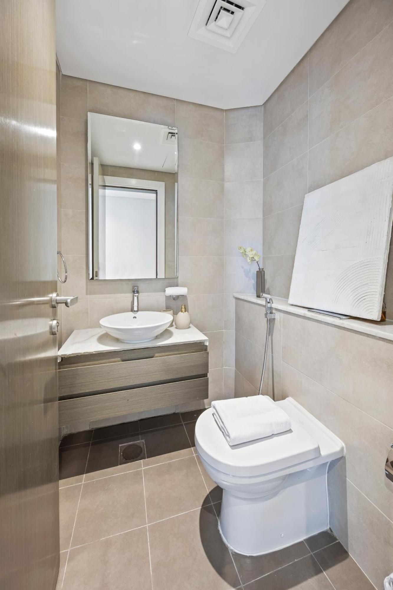 Your Stylish Getaway Near The Iconic Burj Khalifa *