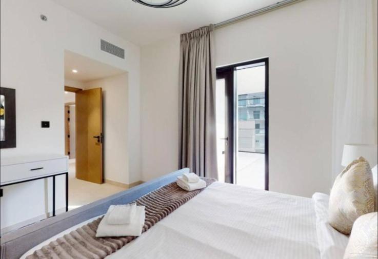 Lavish At 3br - Binghatti Creek - Sleek & Sophisticated - Steps Away From Mall & Burj Khalifa * Dubai