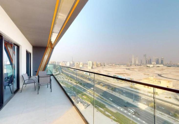 Lavish At 3br - Binghatti Creek - Sleek & Sophisticated - Steps Away From Mall & Burj Khalifa Dubai