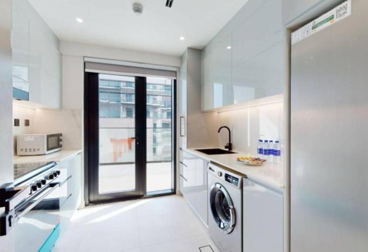 Apartment Lavish At 3br - Binghatti Creek - Sleek & Sophisticated - Steps Away From Mall & Burj Khalifa