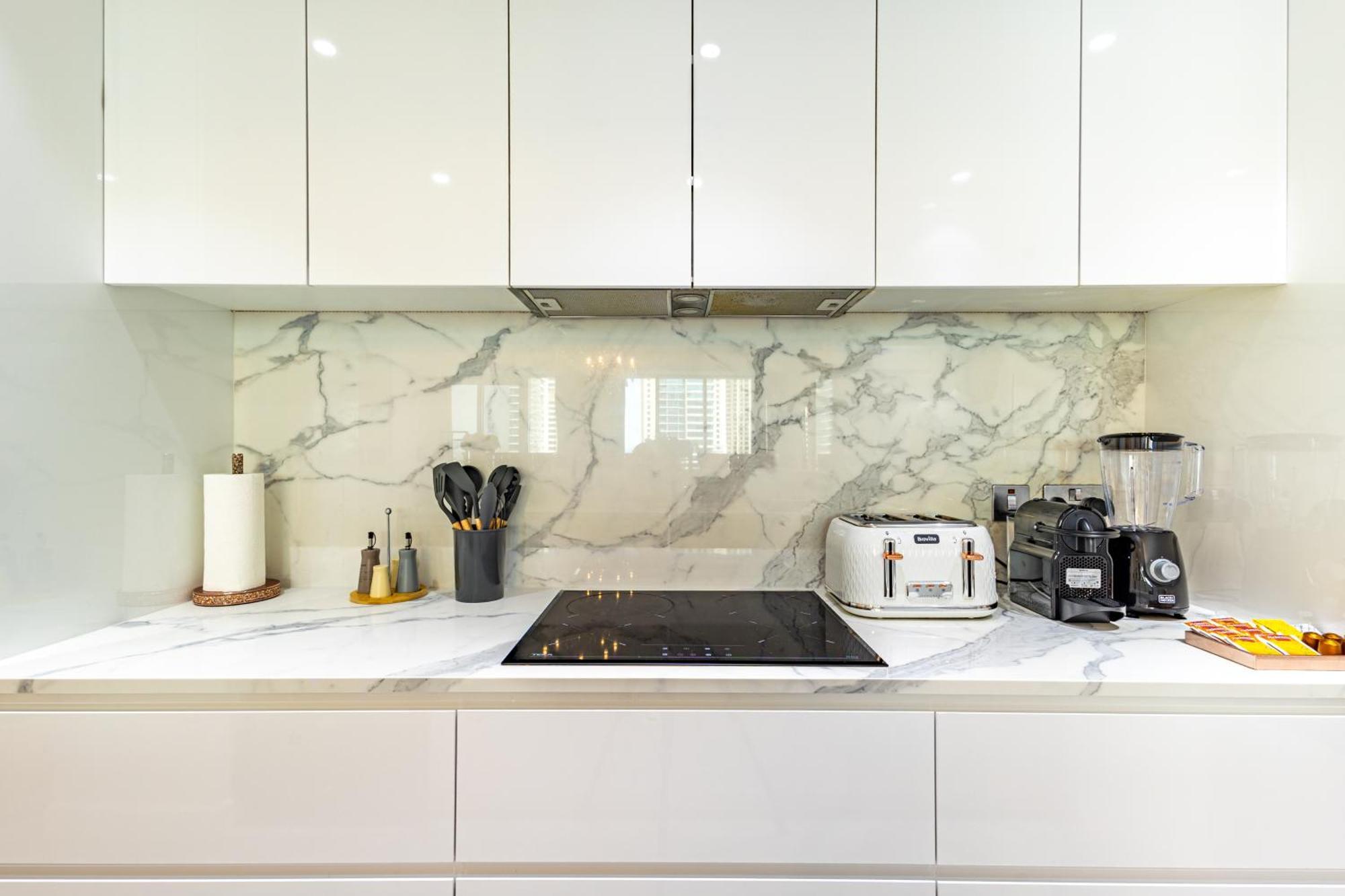 Serene 2br Escape - Al Majara - Waterfront Apartment *