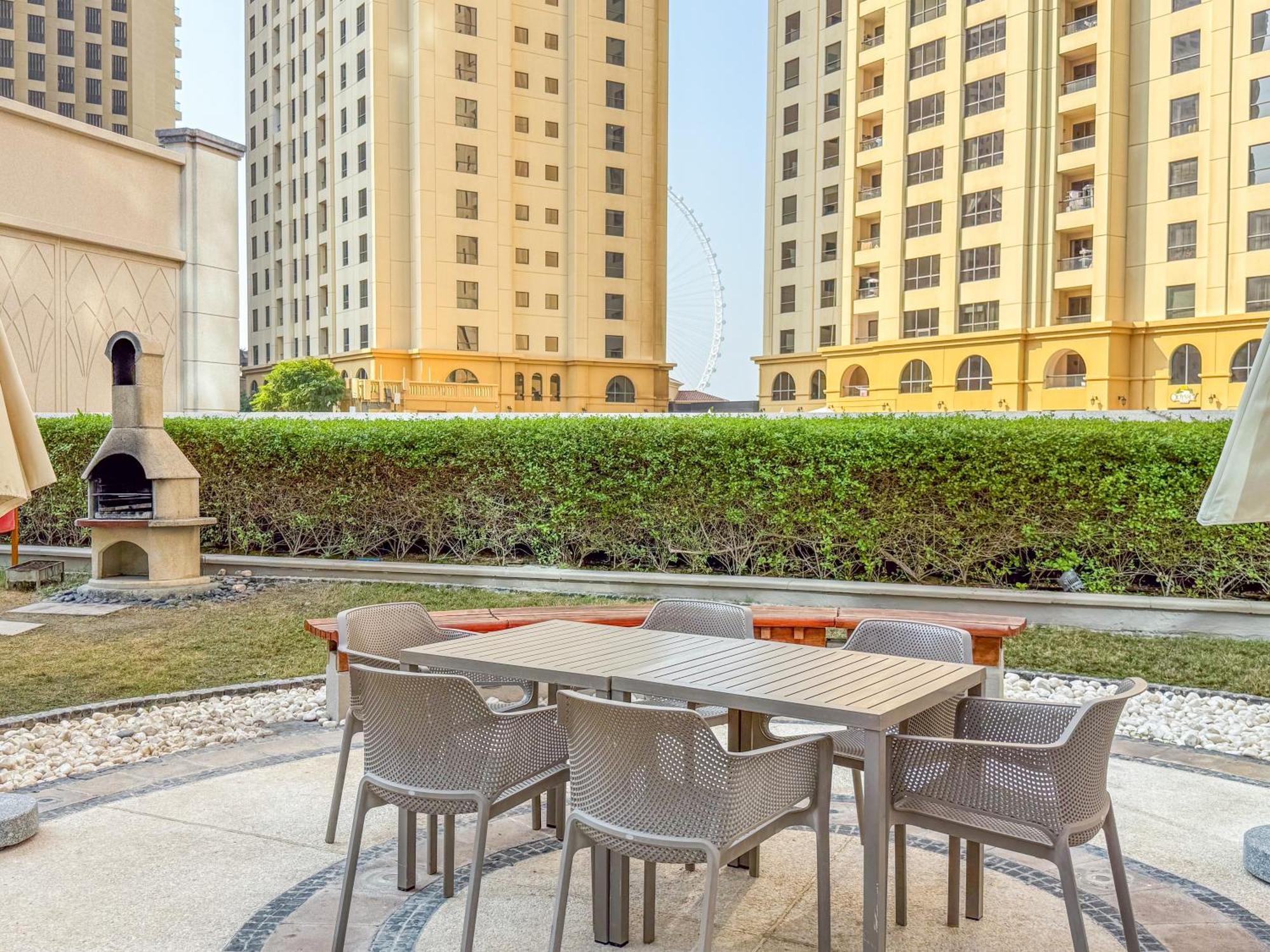 Seaview Elegance! 1-bedroom Retreat In Marina Promenade Apartment