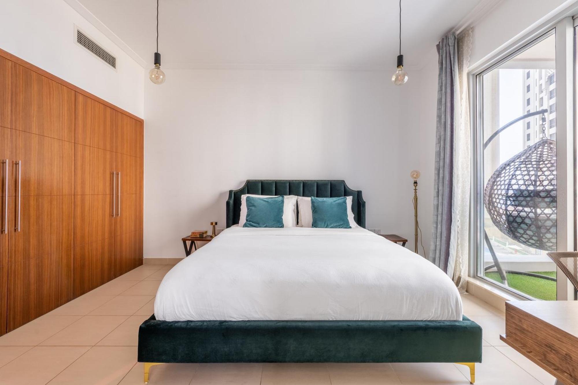 Seaview Elegance! 1-bedroom Retreat In Marina Promenade
