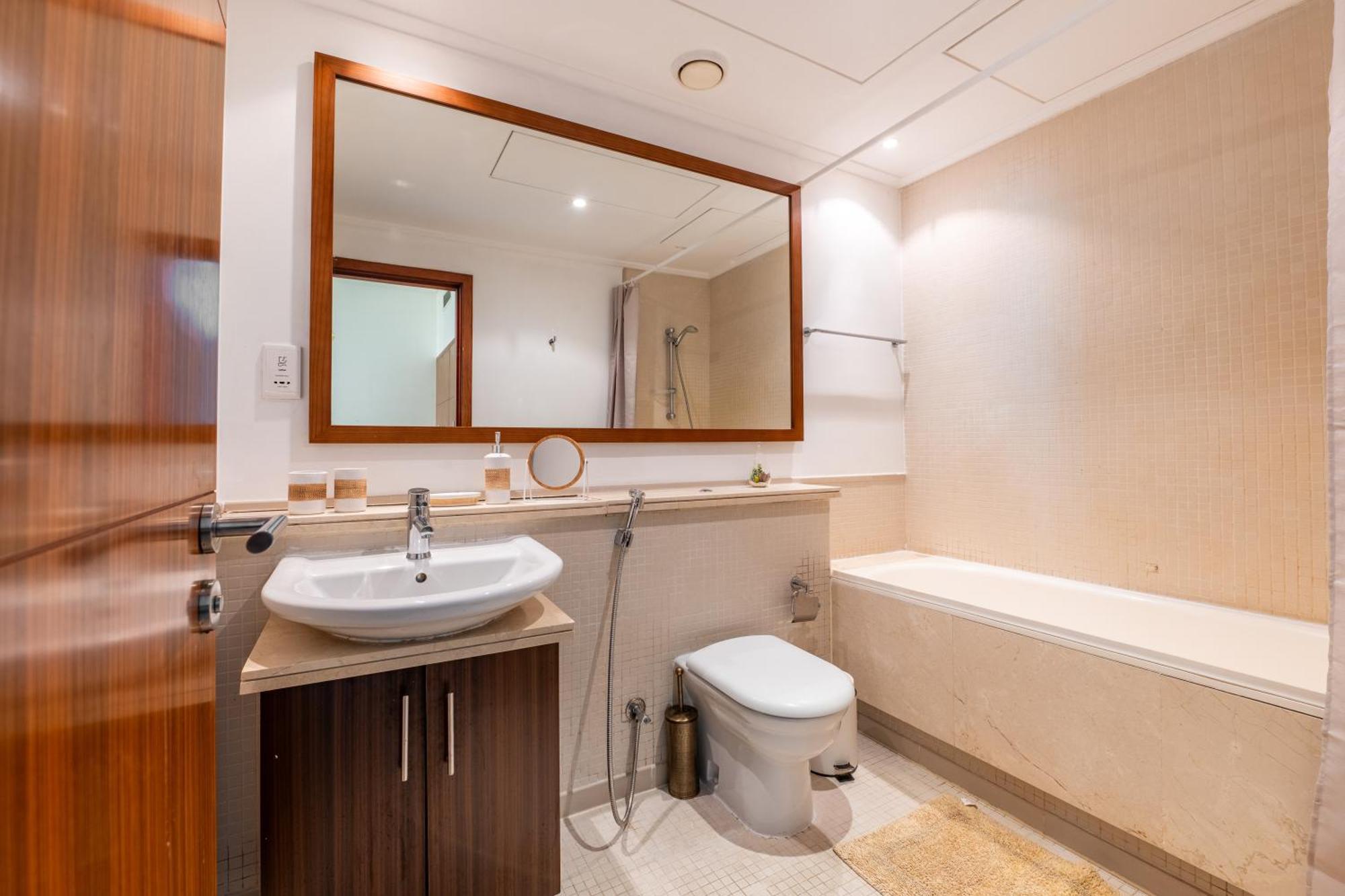 Seaview Elegance! 1-bedroom Retreat In Marina Promenade *