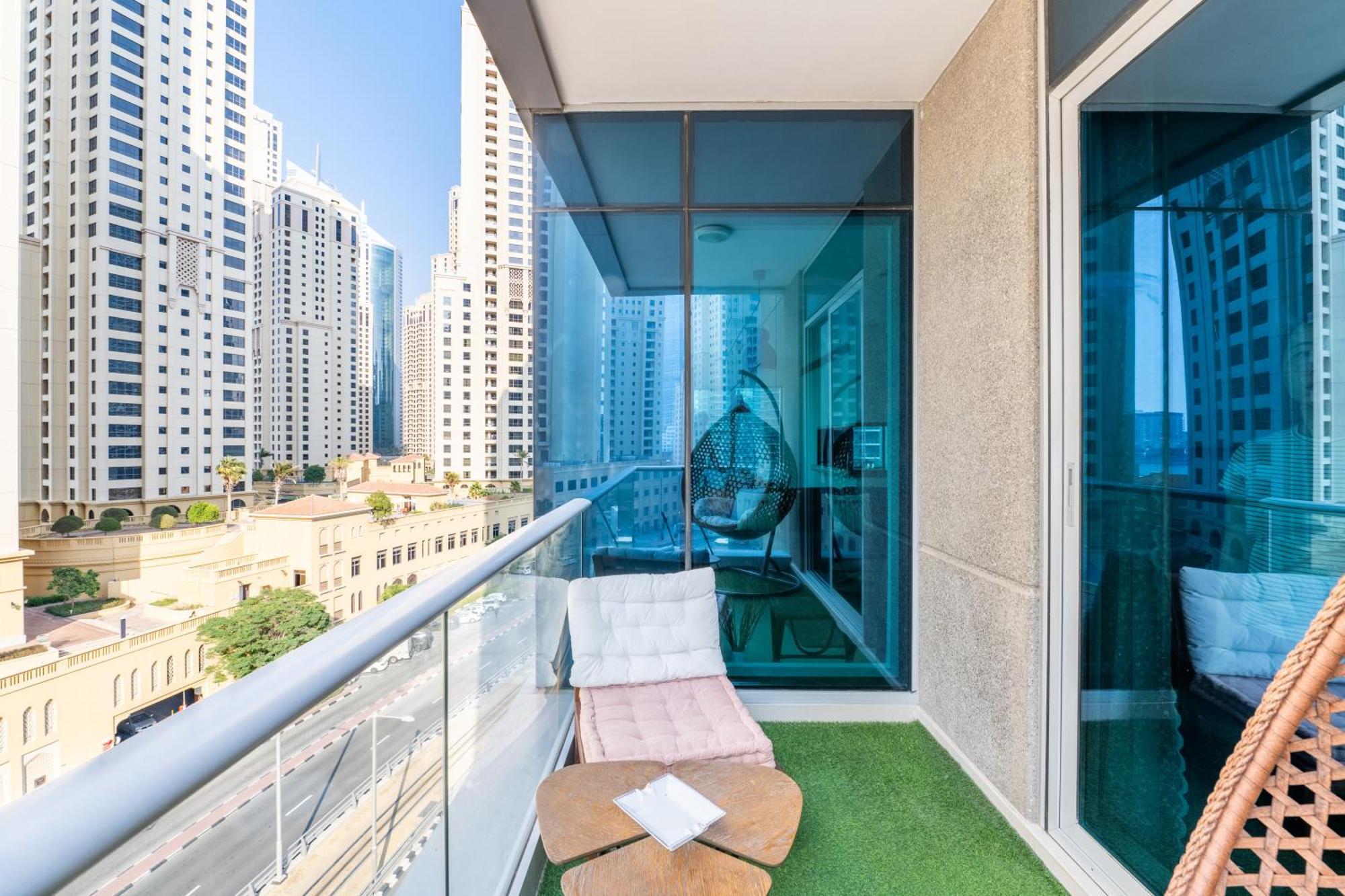 Seaview Elegance! 1-bedroom Retreat In Marina Promenade Apartment Dubai