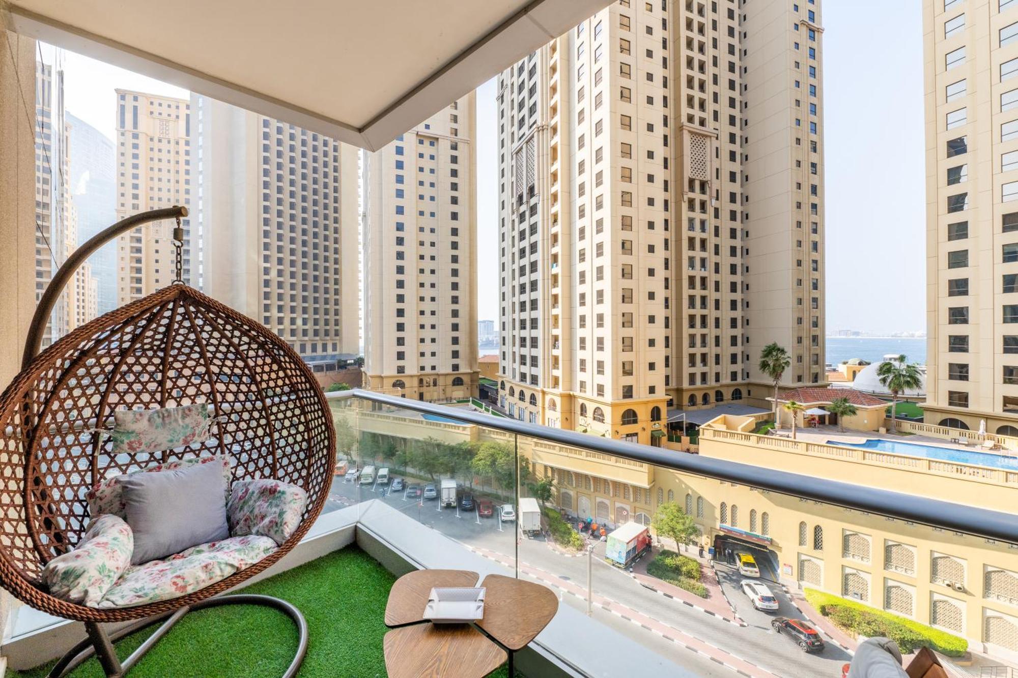 Seaview Elegance! 1-bedroom Retreat In Marina Promenade
