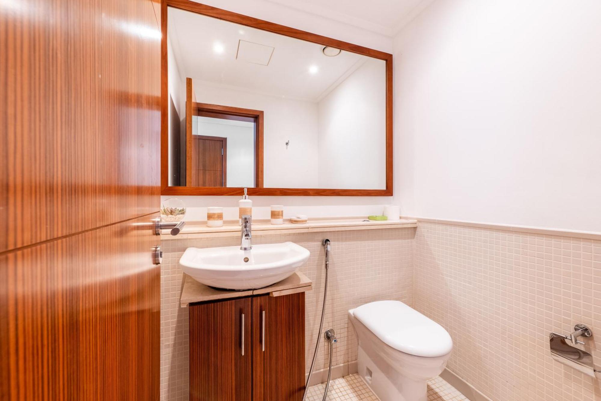 Seaview Elegance! 1-bedroom Retreat In Marina Promenade *