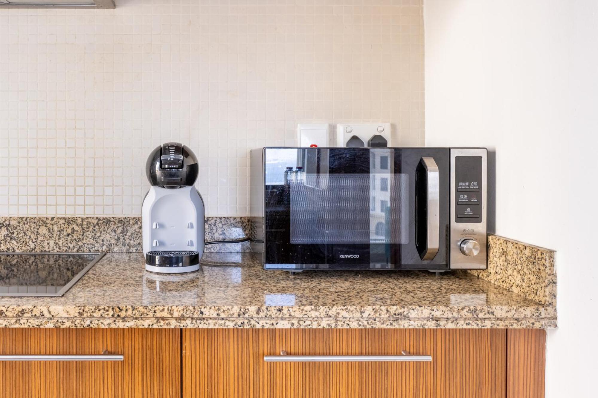 Seaview Elegance! 1-bedroom Retreat In Marina Promenade Dubai