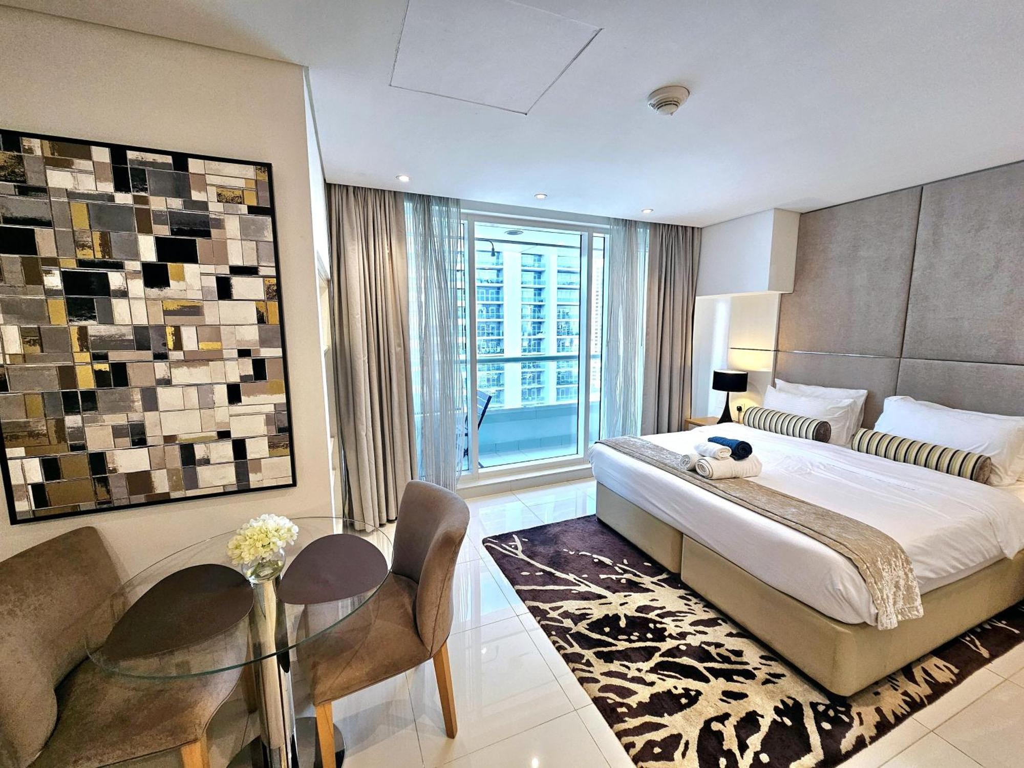 Sunrise Homes - Modern Beside Canal * Dubai