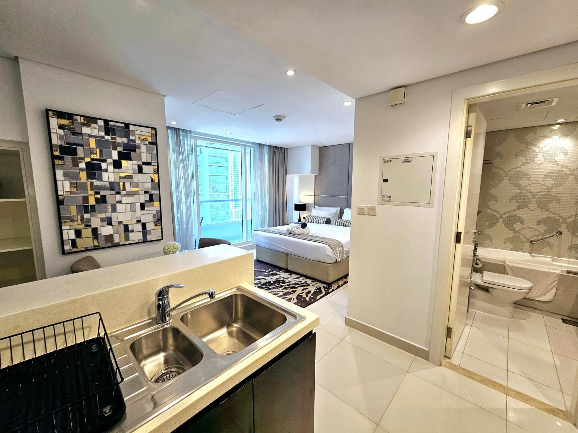 Sunrise Homes - Modern Beside Canal