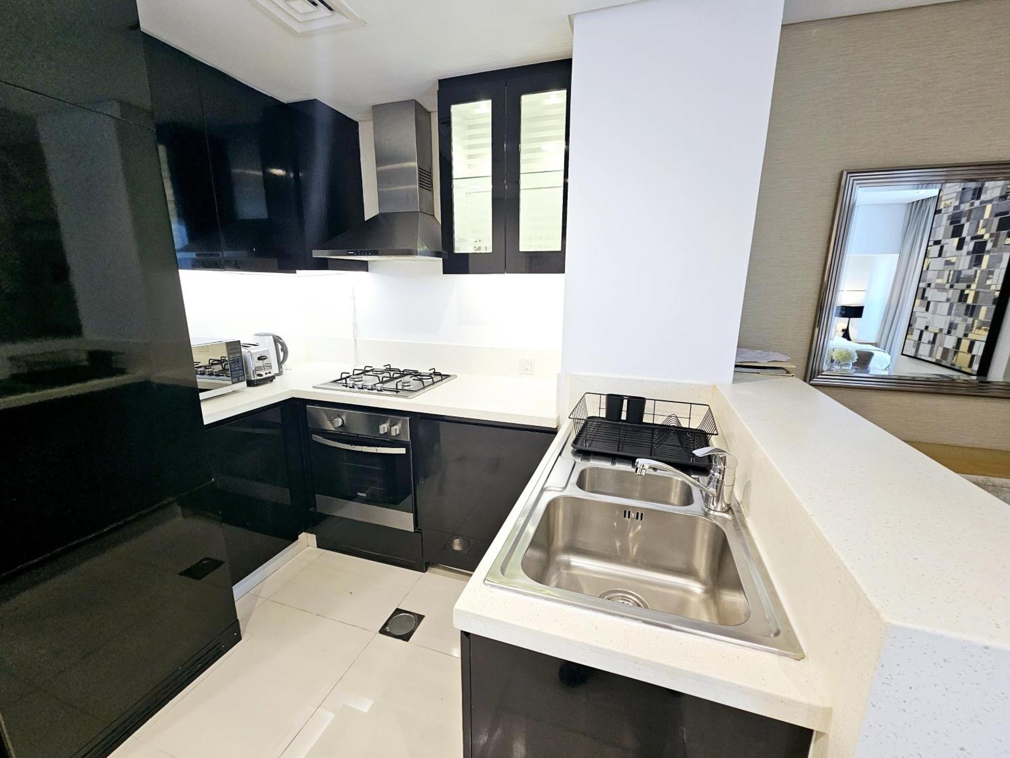 Sunrise Homes - Modern Beside Canal * Dubai
