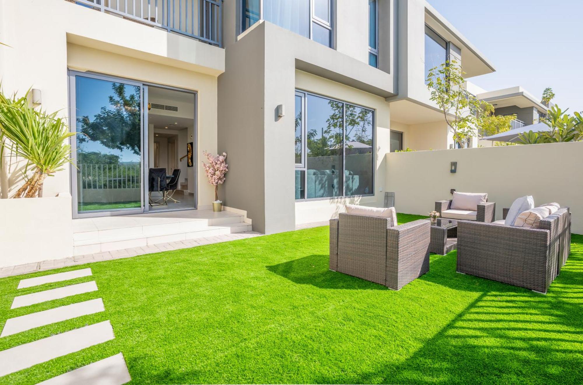 Newarabian Hillsmaple Villa