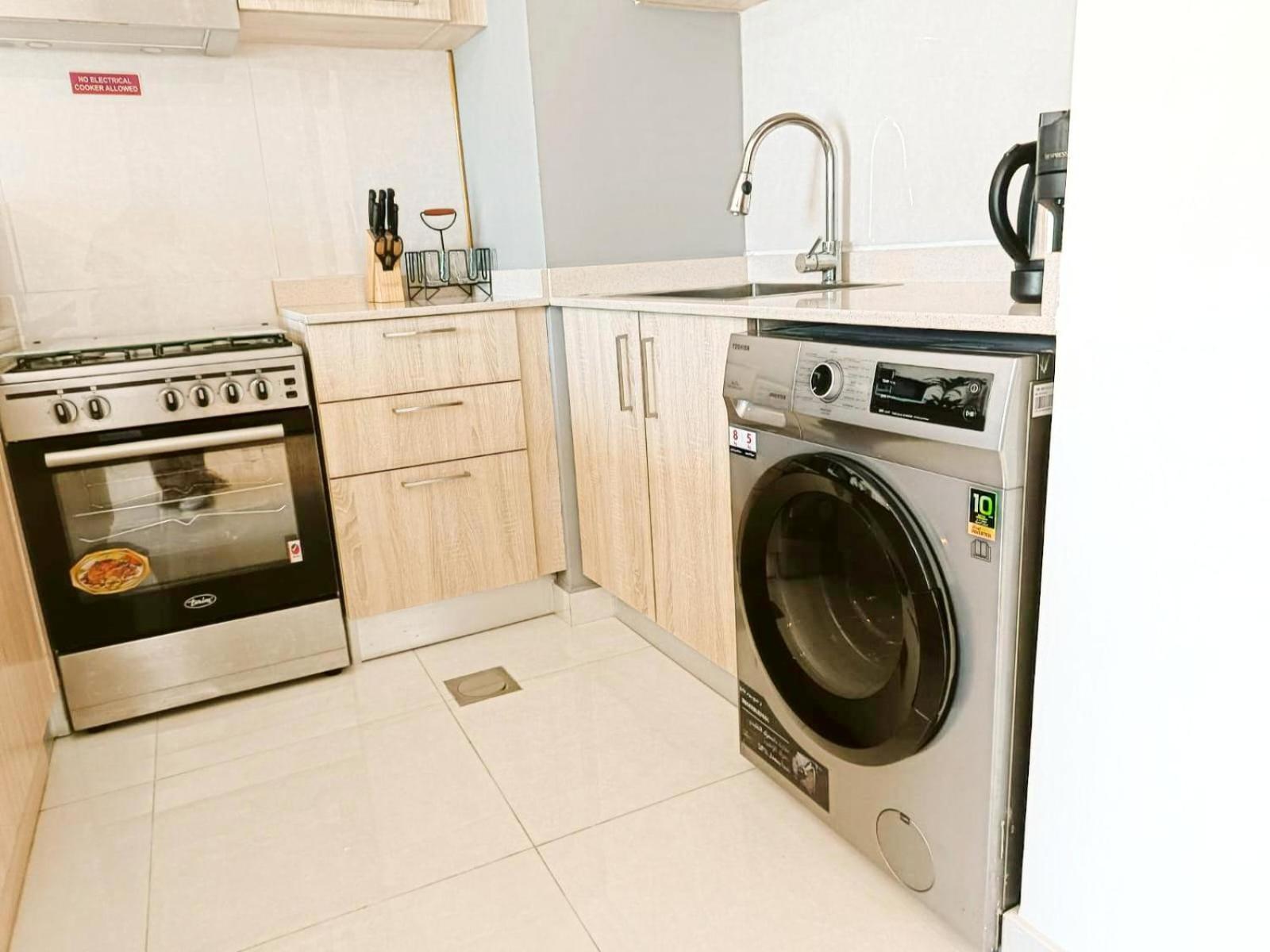 Sleek & Modern In Business Bay Apartment Dubai