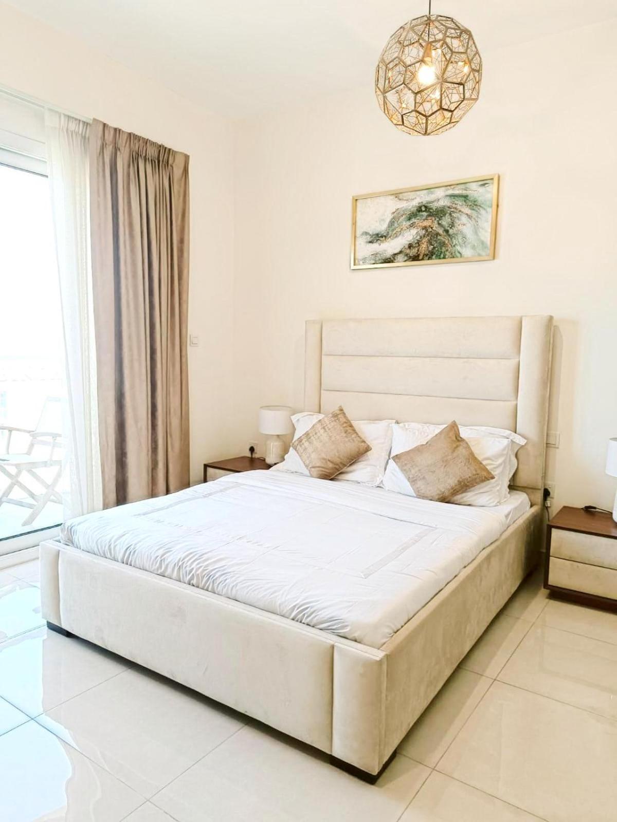 Sleek & Modern In Business Bay * Dubai