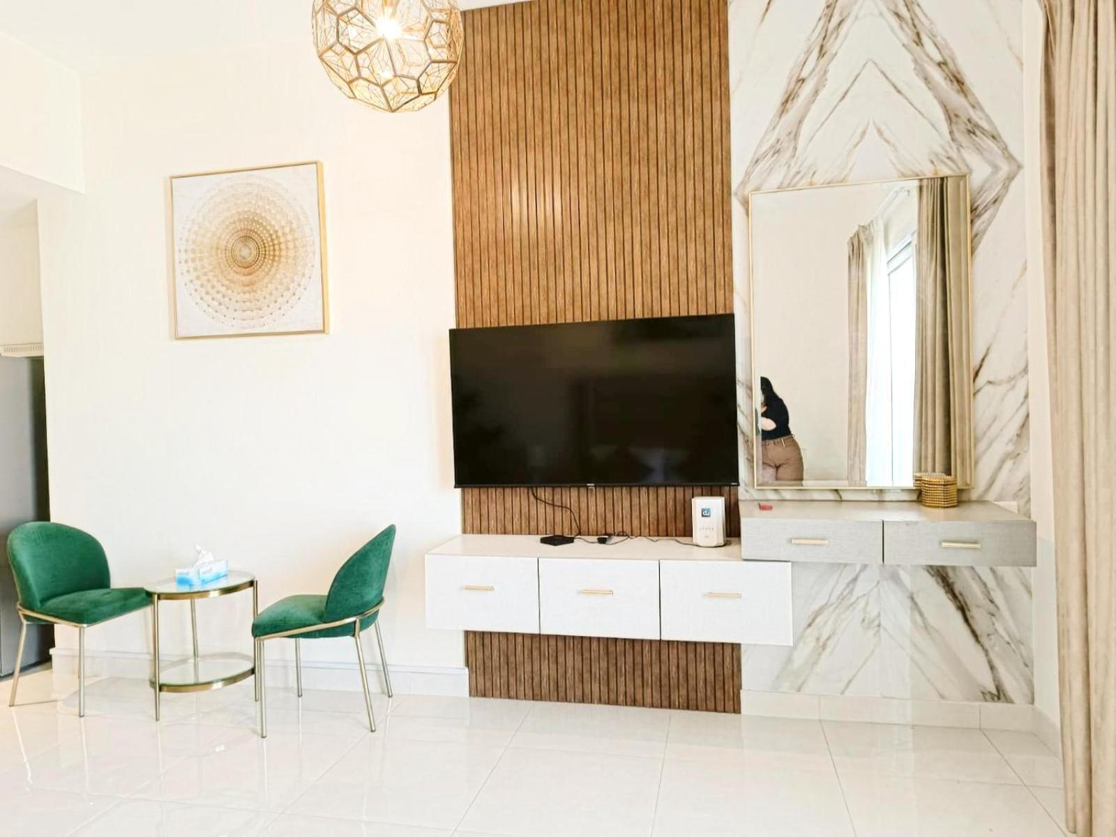 Apartment Sleek & Modern In Business Bay Dubai