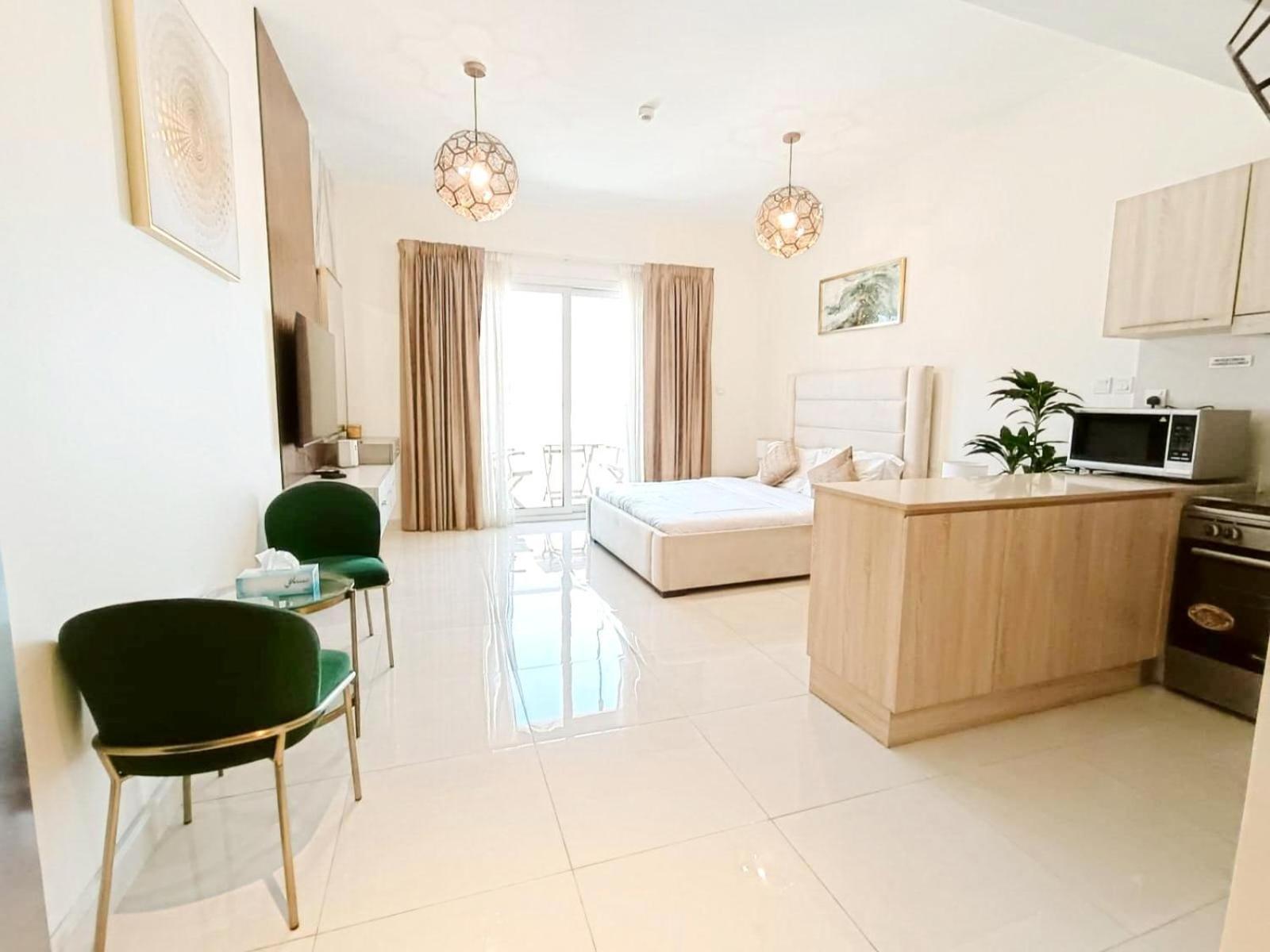 Sleek & Modern In Business Bay * Dubai