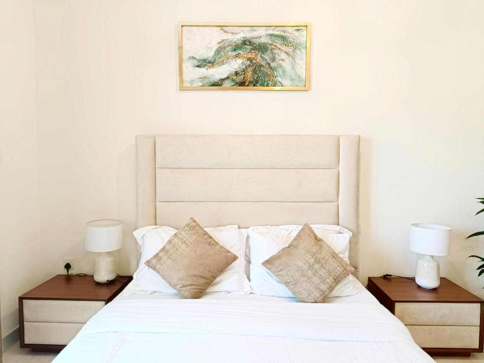 Sleek & Modern In Business Bay Apartment *
