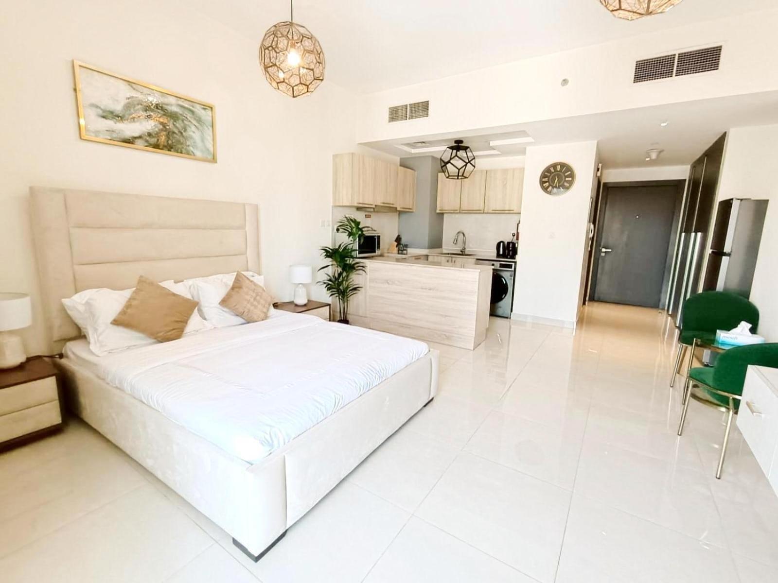 Sleek & Modern In Business Bay Apartment *