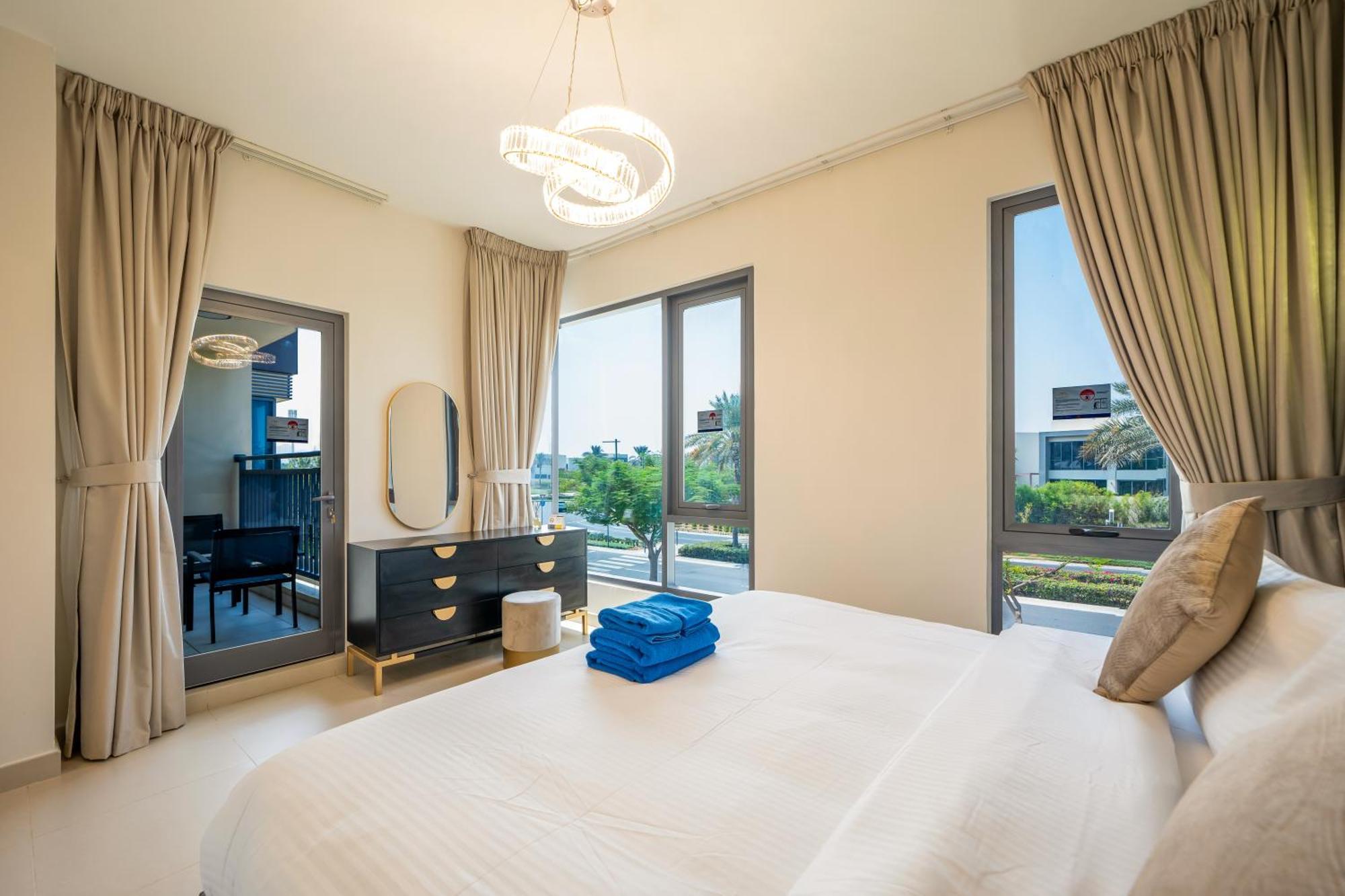 Newarabian Hillsmaple Villa