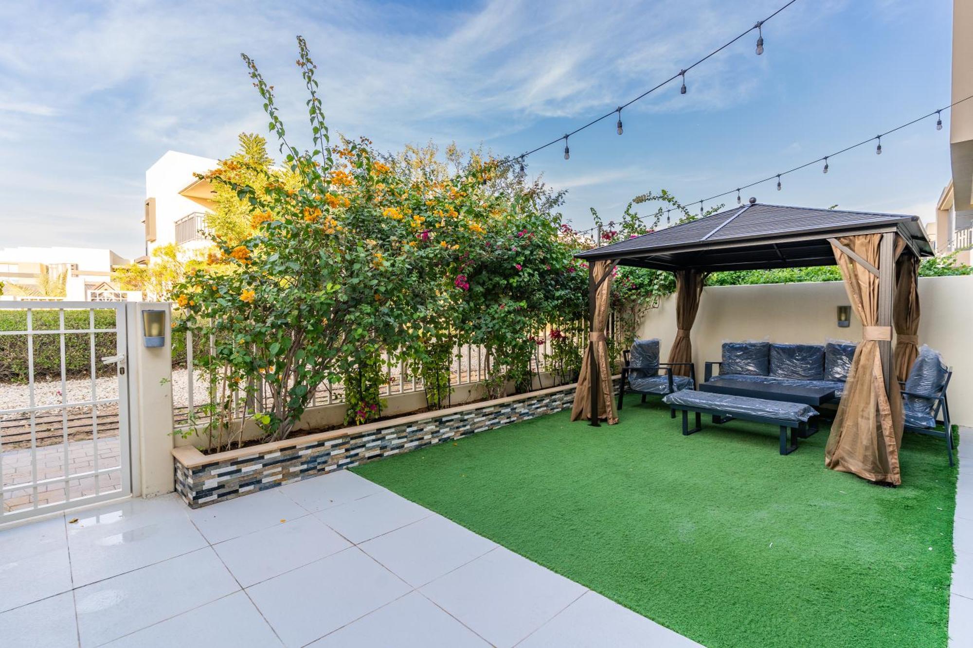 Newarabian Hillsmaple Villa *