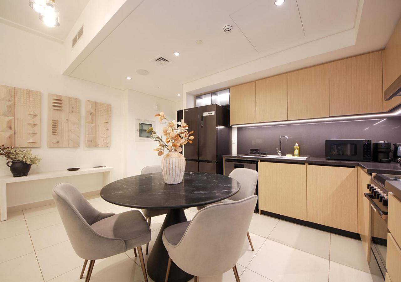 Apartment Stylish 3br In Burjcrown Balcony & Highend Comfort Dubai