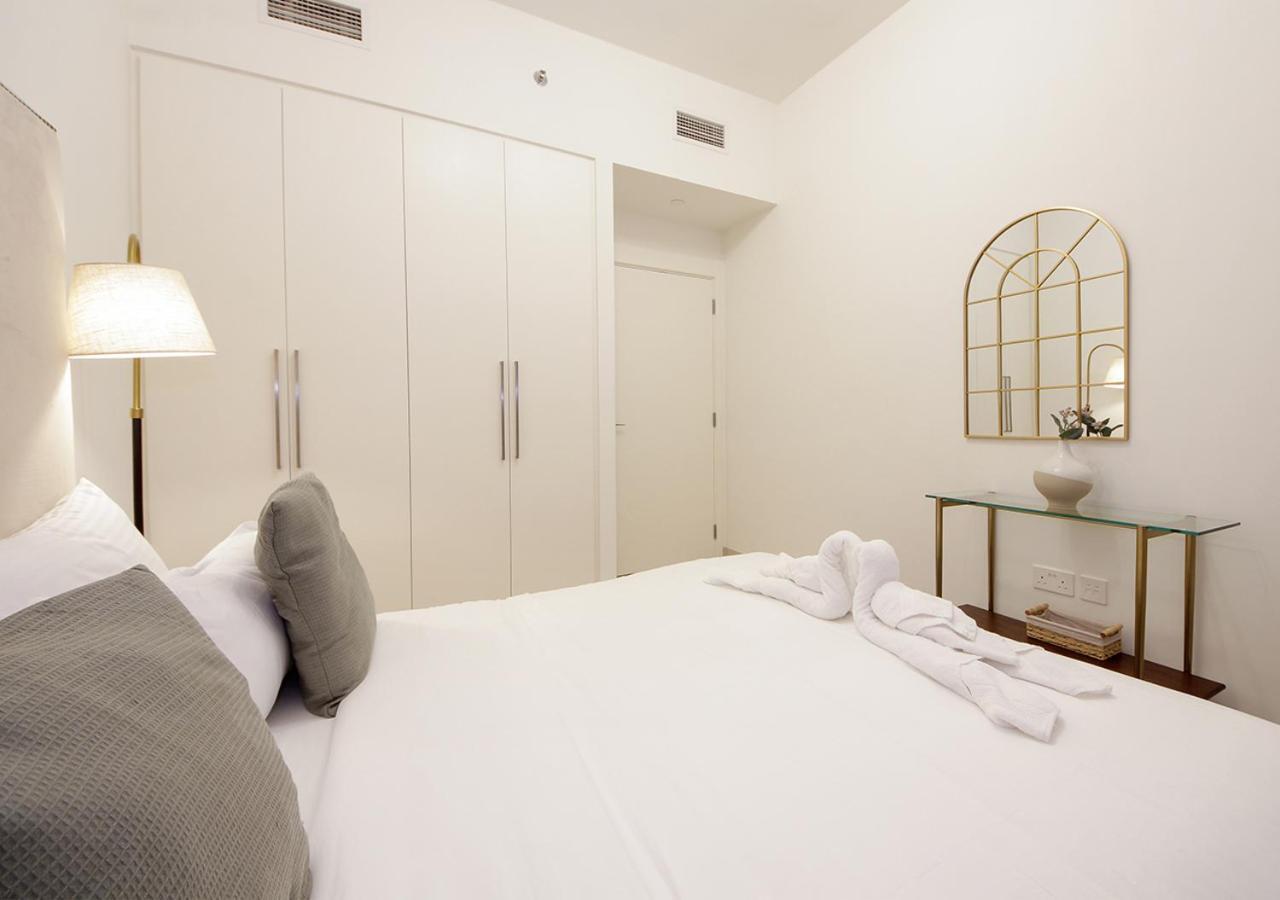 Apartment Stylish 3br In Burjcrown Balcony & Highend Comfort Dubai