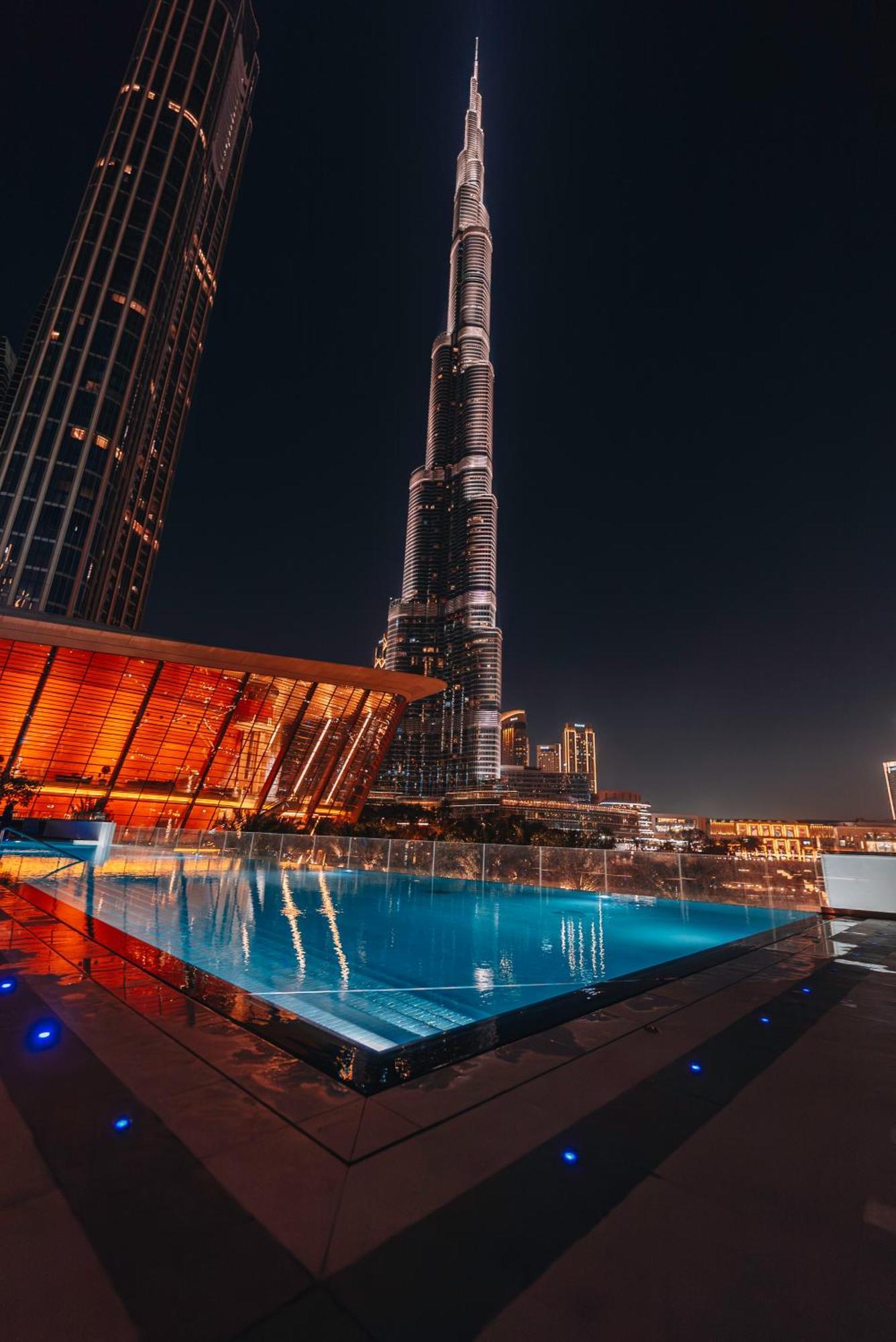 Stylish 2-bedroom Luxury In Downtown With Burj Khalifa & Fountain Views *